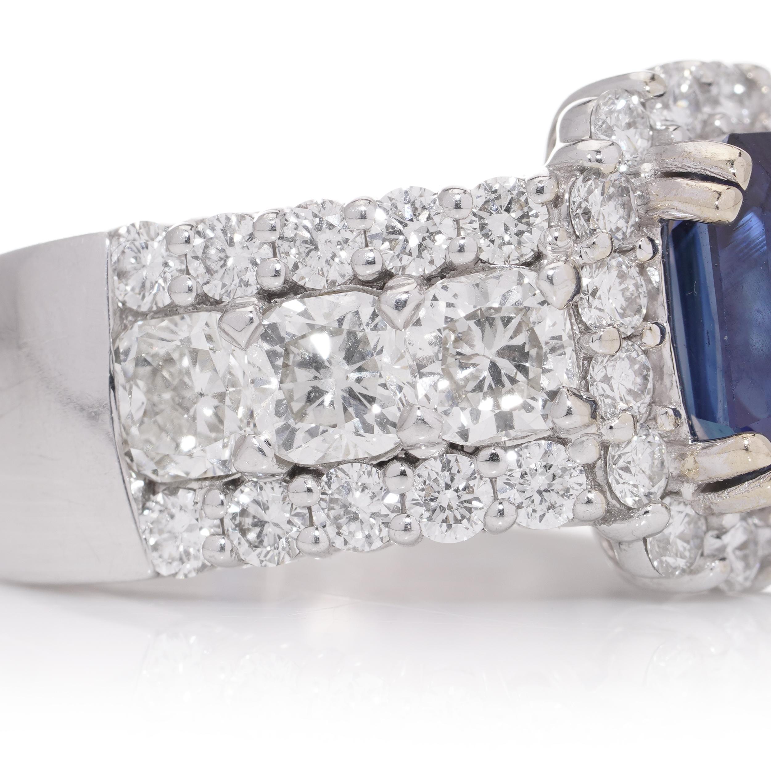 18 Karat White Gold Ladies Ring with Natural Corundum Sapphire with Diamonds For Sale 7