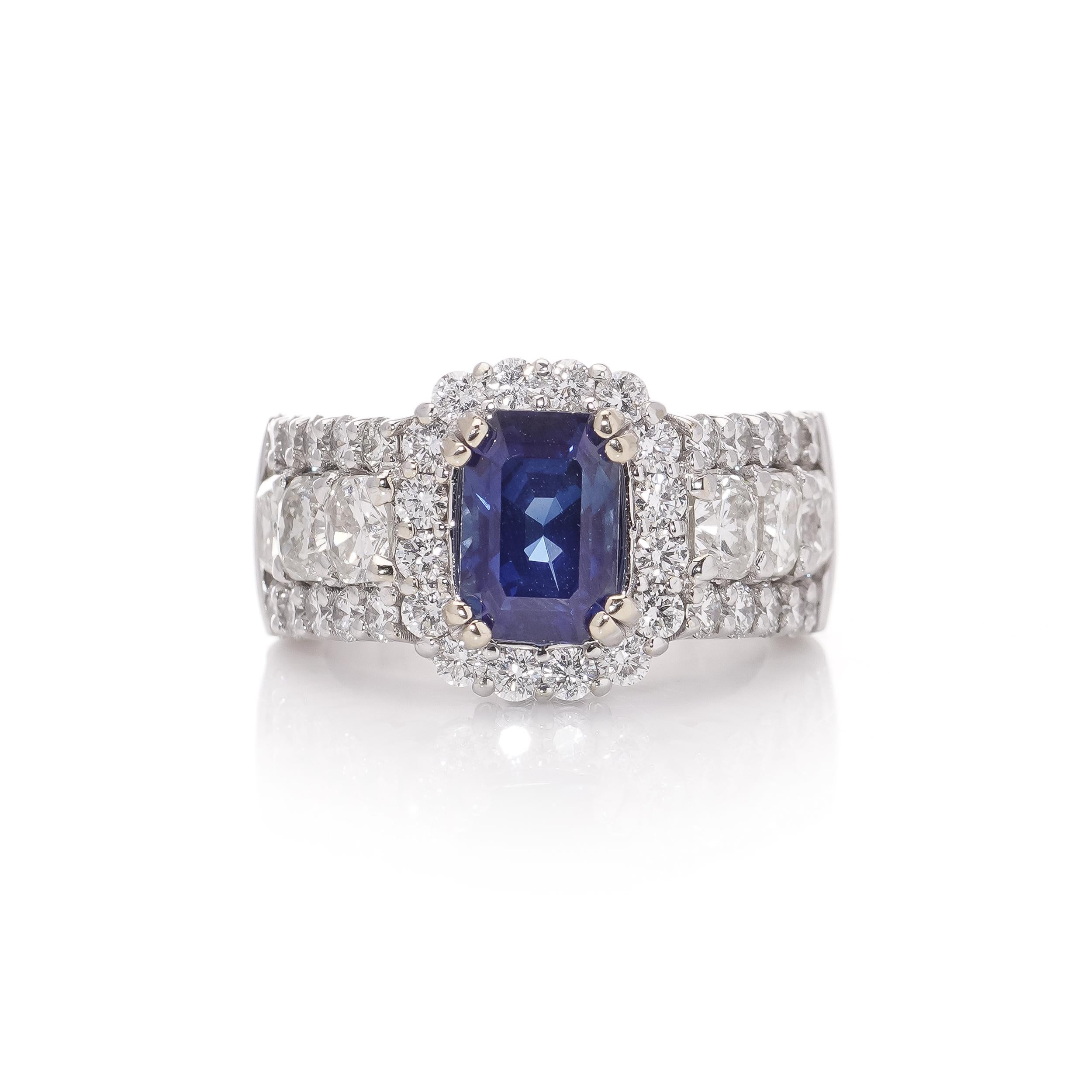 18 Karat White Gold Ladies Ring with Natural Corundum Sapphire with Diamonds For Sale 1