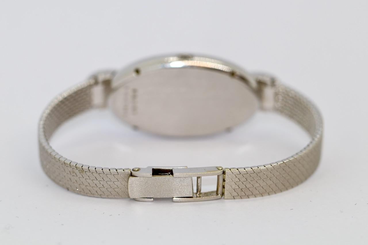 Montre-bracelet pour dames en or blanc 18 carats par Chopard, avec diamants en vente 2