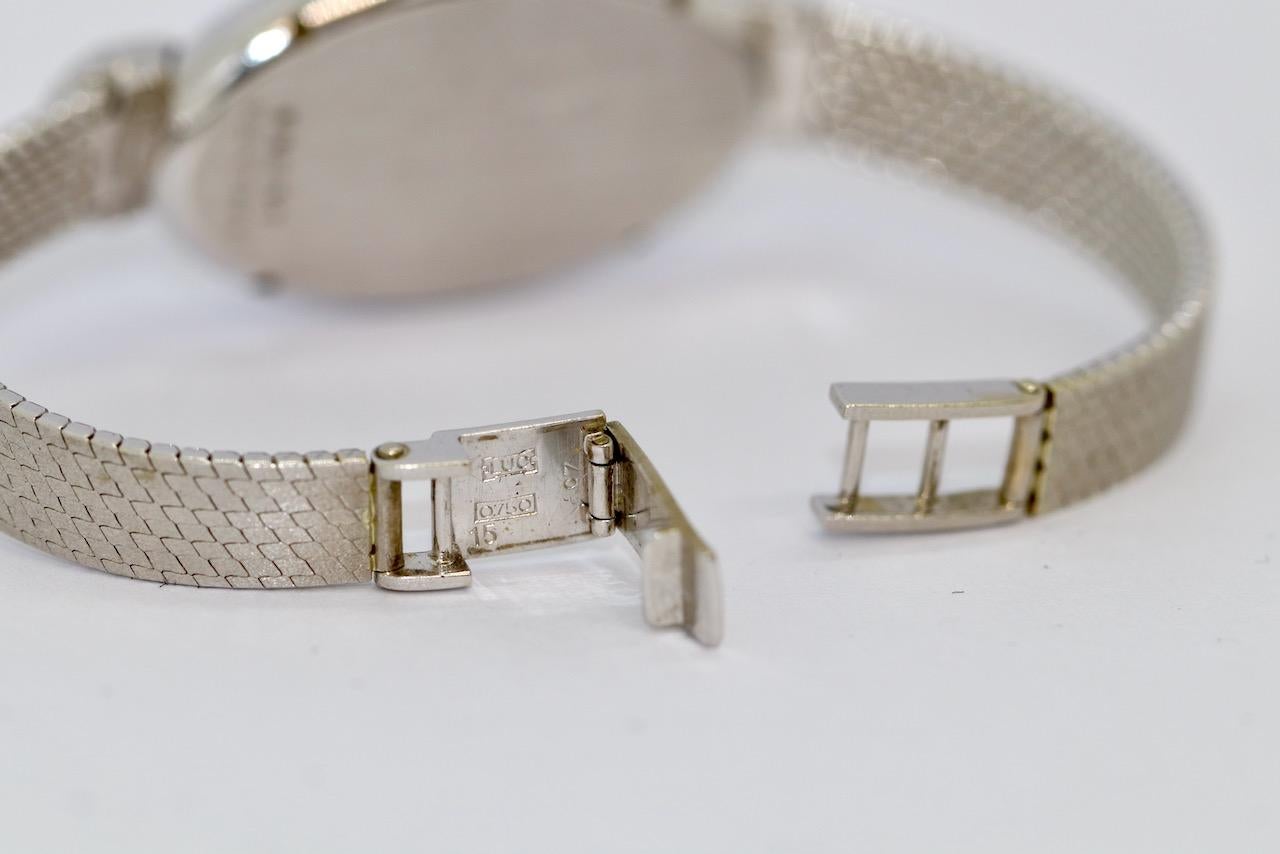 Montre-bracelet pour dames en or blanc 18 carats par Chopard, avec diamants en vente 3