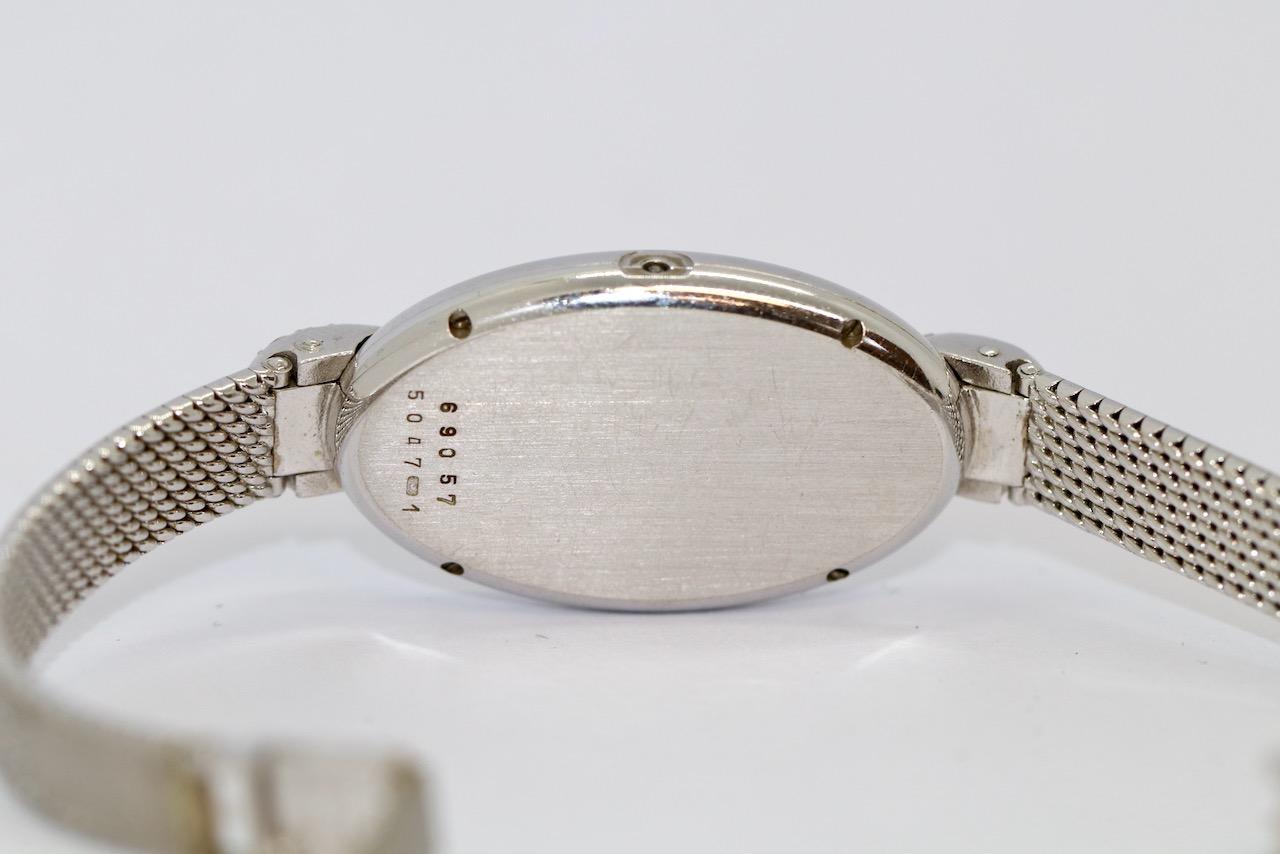 Montre-bracelet pour dames en or blanc 18 carats par Chopard, avec diamants en vente 4