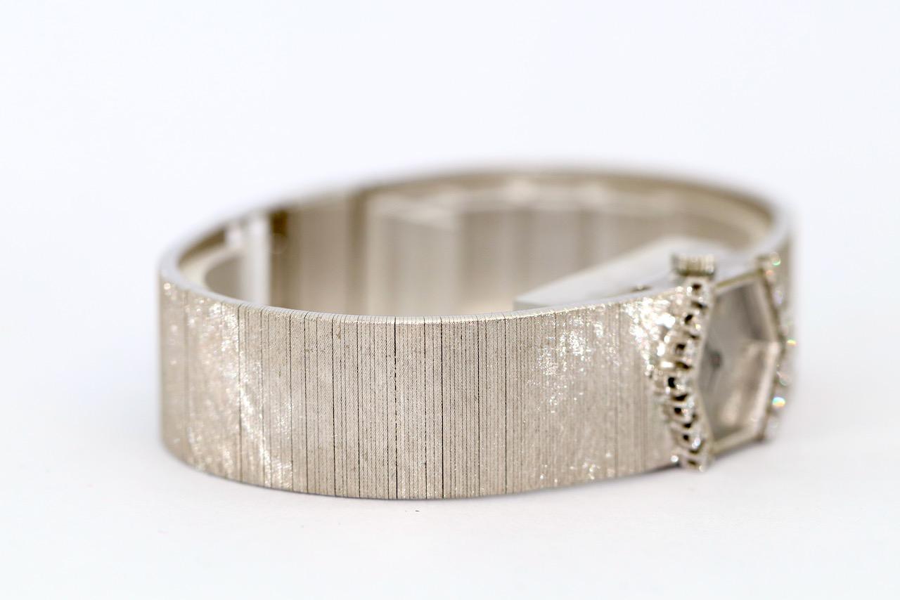Chopard Montre-bracelet hexagonale pour femme en or blanc 18 carats avec diamants en vente 2