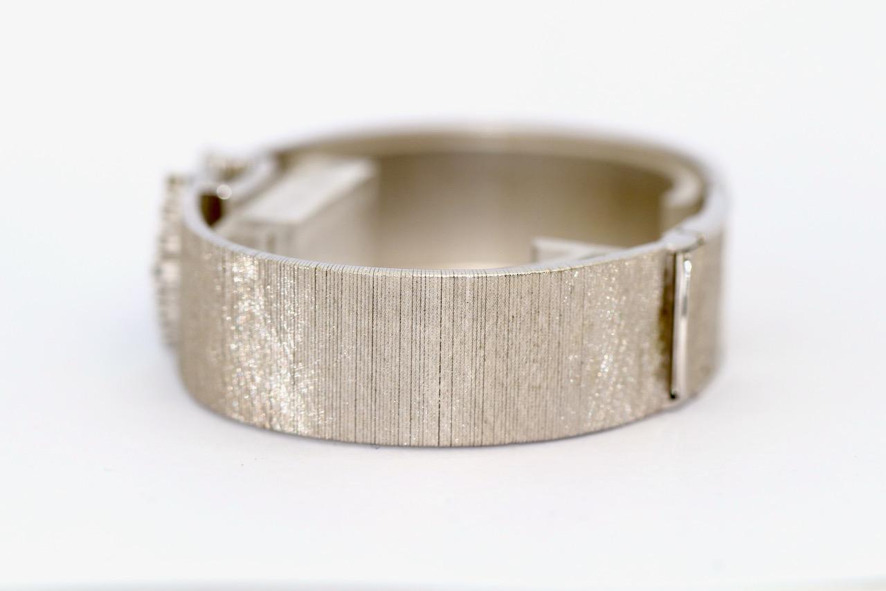Chopard Montre-bracelet hexagonale pour femme en or blanc 18 carats avec diamants en vente 3