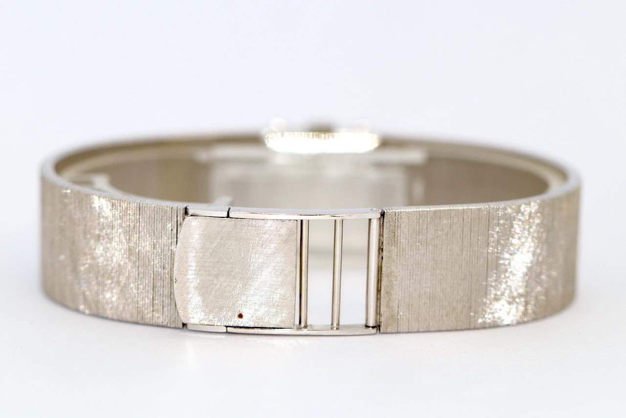 Chopard Montre-bracelet hexagonale pour femme en or blanc 18 carats avec diamants en vente 4