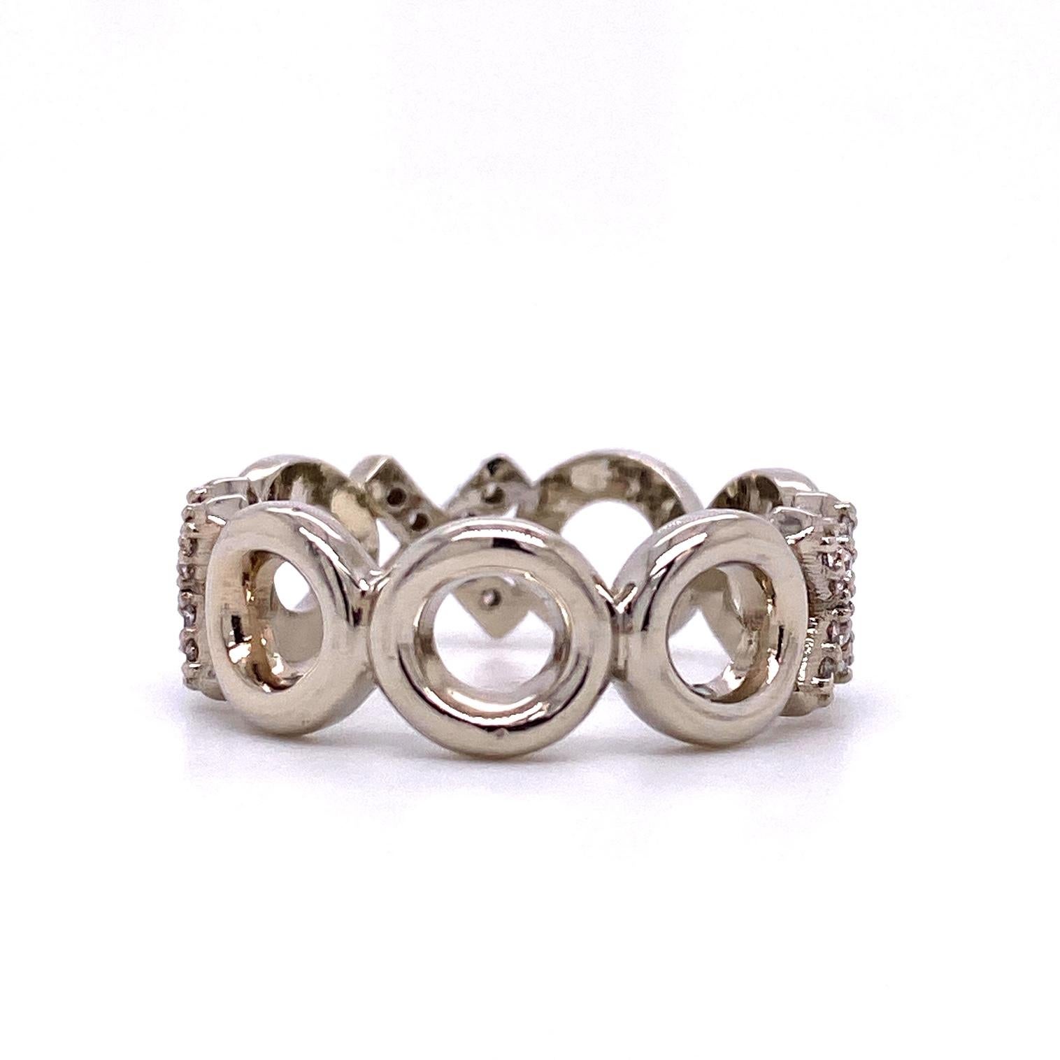 Contemporain Bague XO Infinity pour femmes en or blanc 18 carats avec diamants blancs en vente