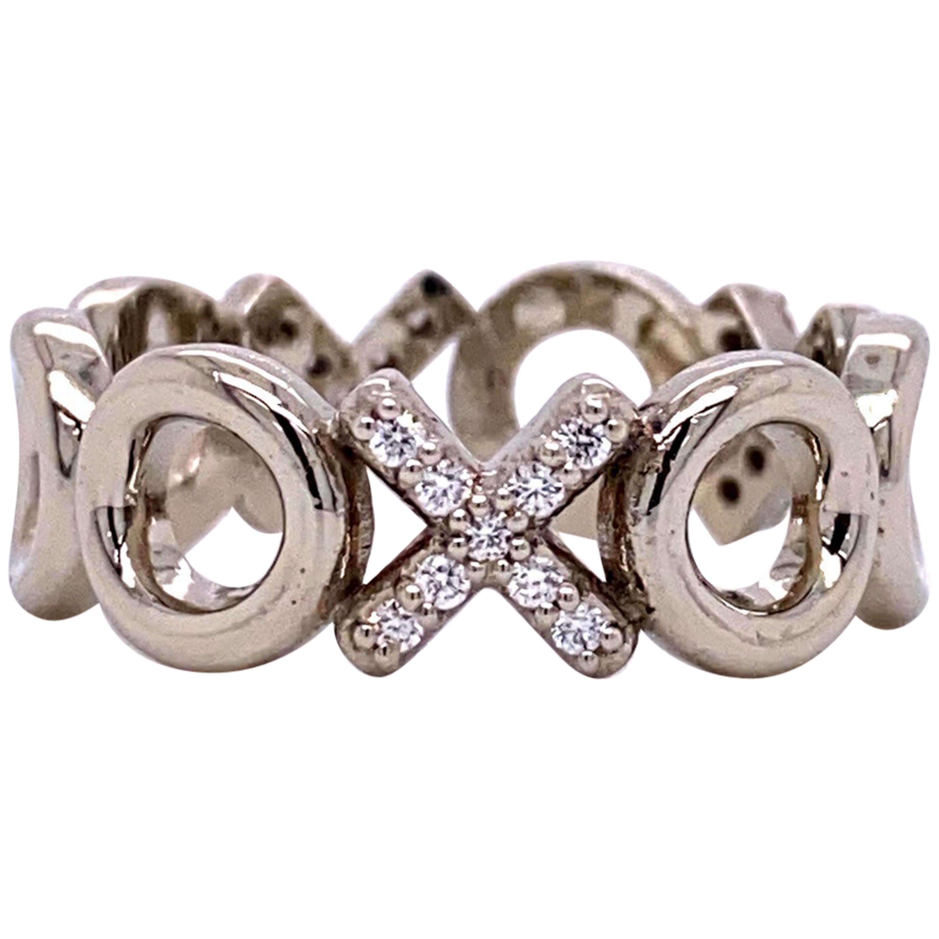Bague XO Infinity pour femmes en or blanc 18 carats avec diamants blancs en vente