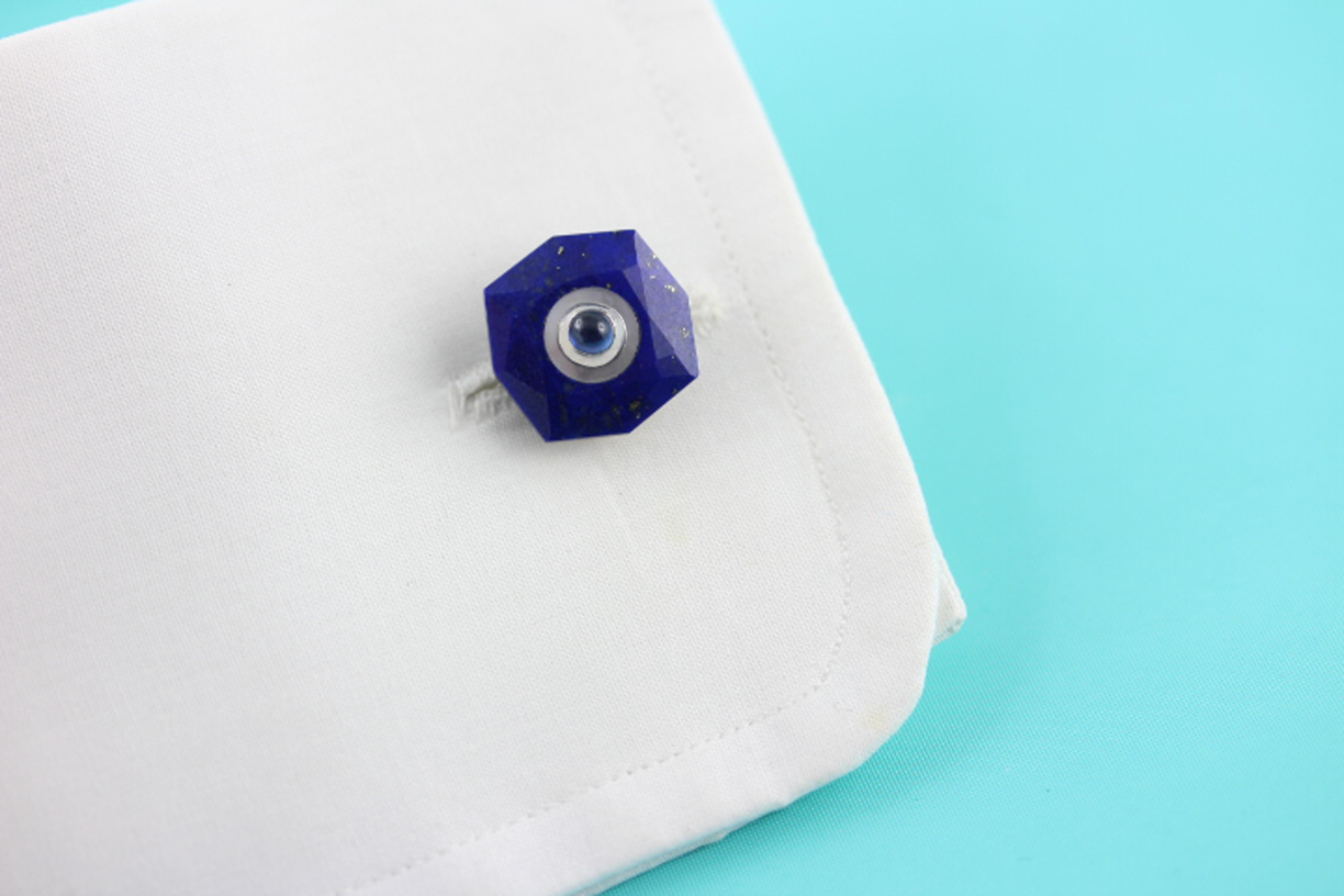 18 Karat White Gold Lapis Lazuli Mother of Pearl Blue Sapphires Cufflinks In New Condition For Sale In Milano, IT