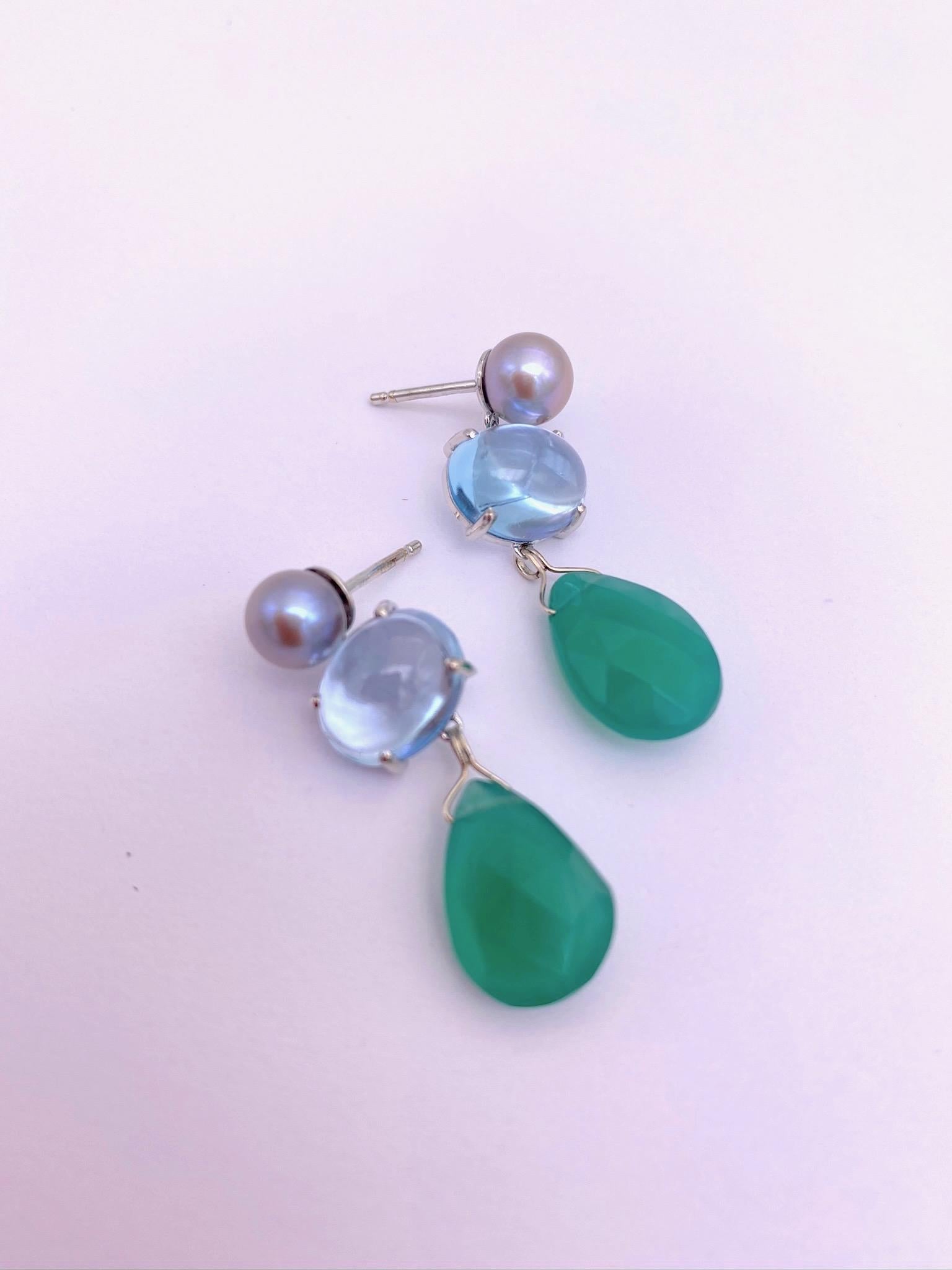 Rossella Ugolini Design Collection, a beautiful shade of light blue and green made in 18 Karat White Gold Light Blue Topaz Green Agate.
These contemporary Design earrings are handcrafted in 18 Karats Yellow Gold  easy wear.
Simple and elegant with a