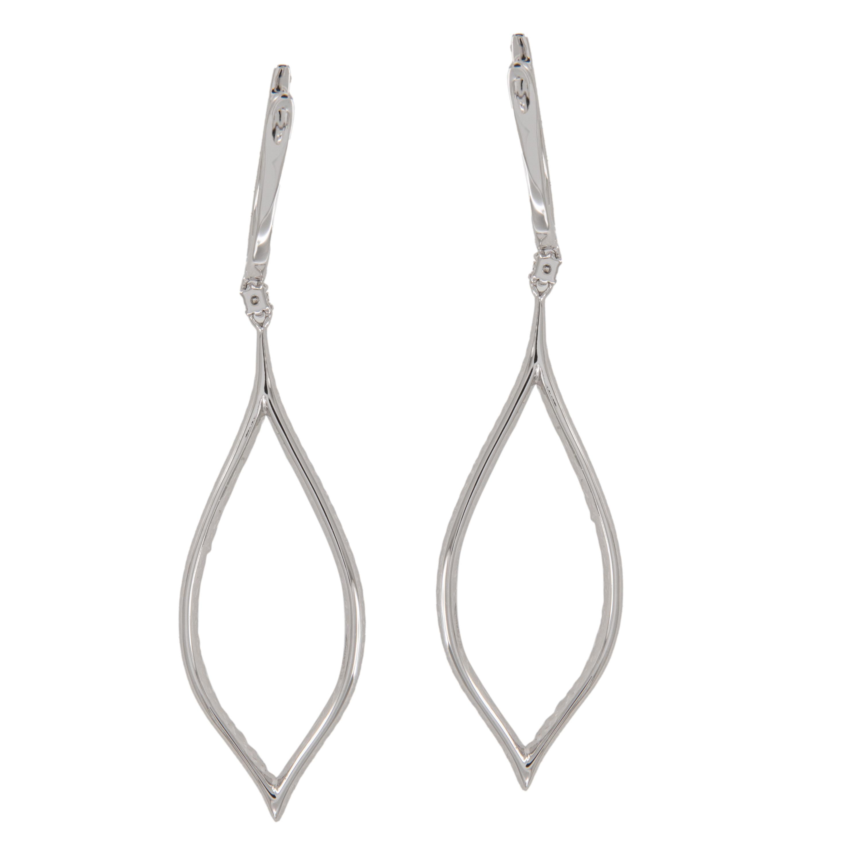 18 Karat White Gold Long 0.77 Cttw Diamond Dangle Earrings Corte redondo en venta