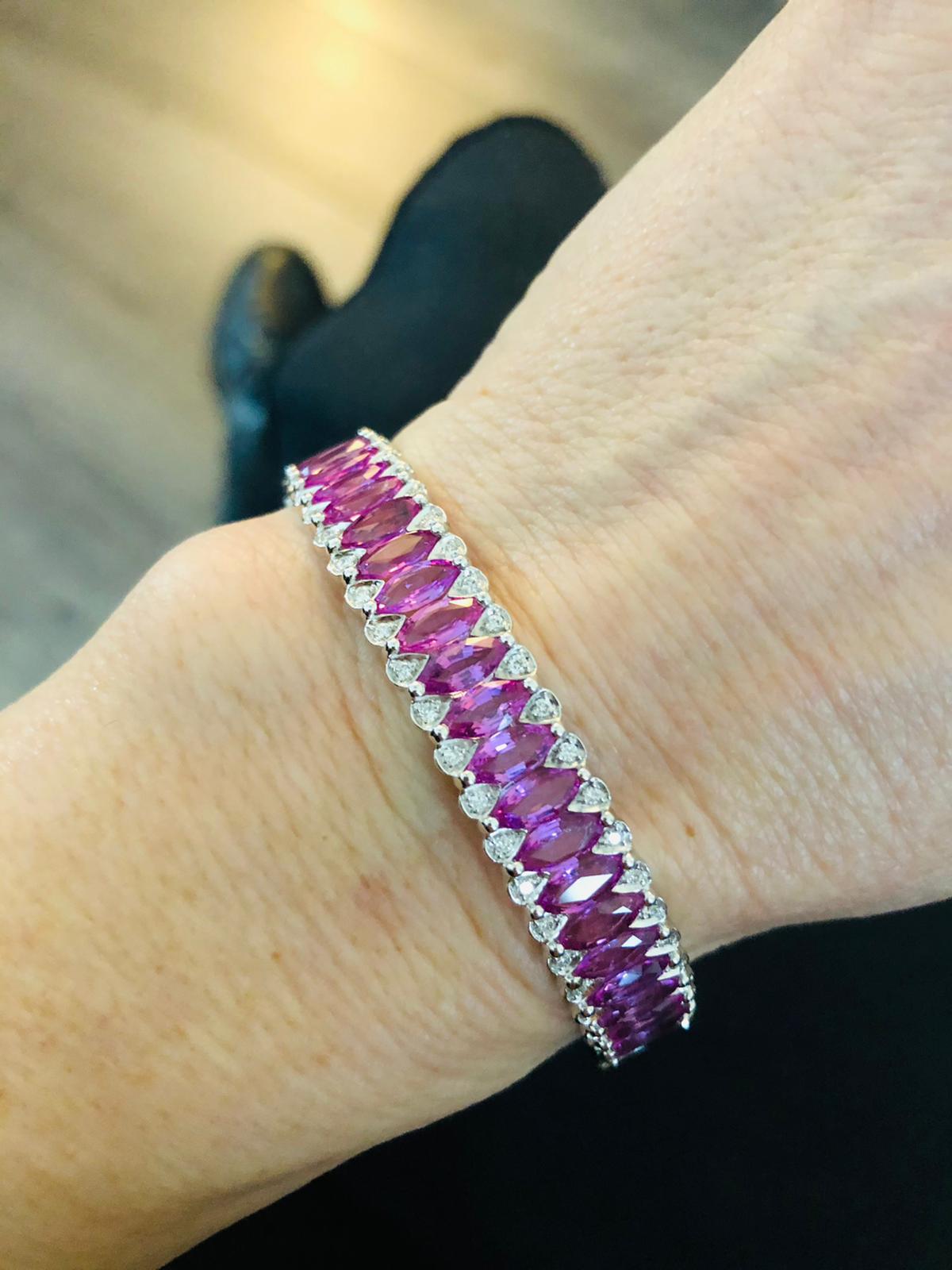 18 Karat White Gold Marquise Pink Sapphire and Diamonds Amore Bangle by Niquesa In New Condition In London, GB