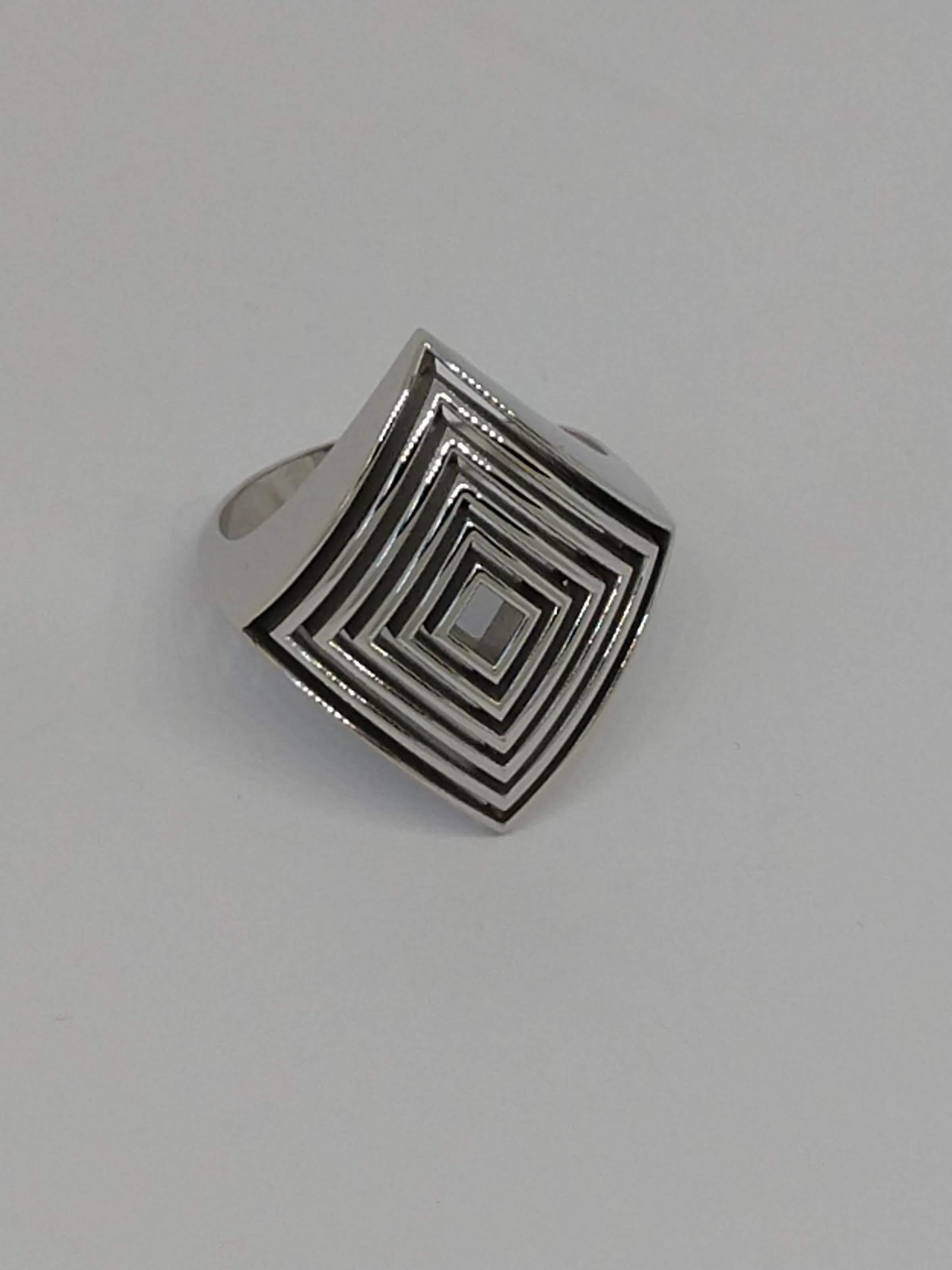 For Sale:  18 Karat White Gold Men's 10.5 Rhombus Rows Ring 3