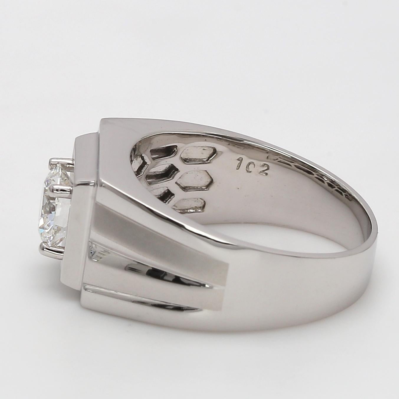Contemporary 18 Karat White Gold Men's Wedding Diamond Signet Style Ring with 1.02 Carat GIA For Sale