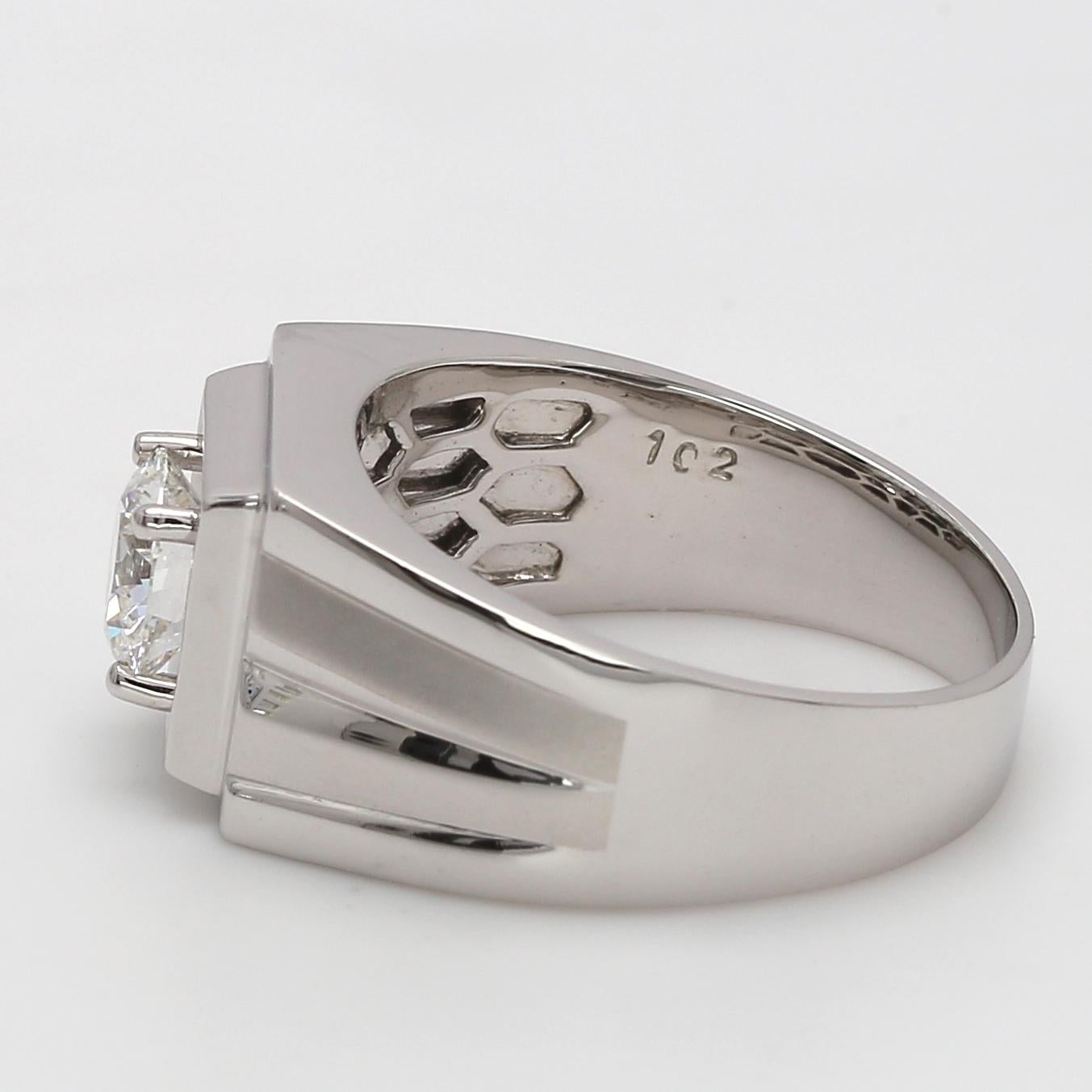 Contemporary 18 Karat White Gold Men's Wedding Diamond Signet Style Ring with 1.02 Carat GIA For Sale