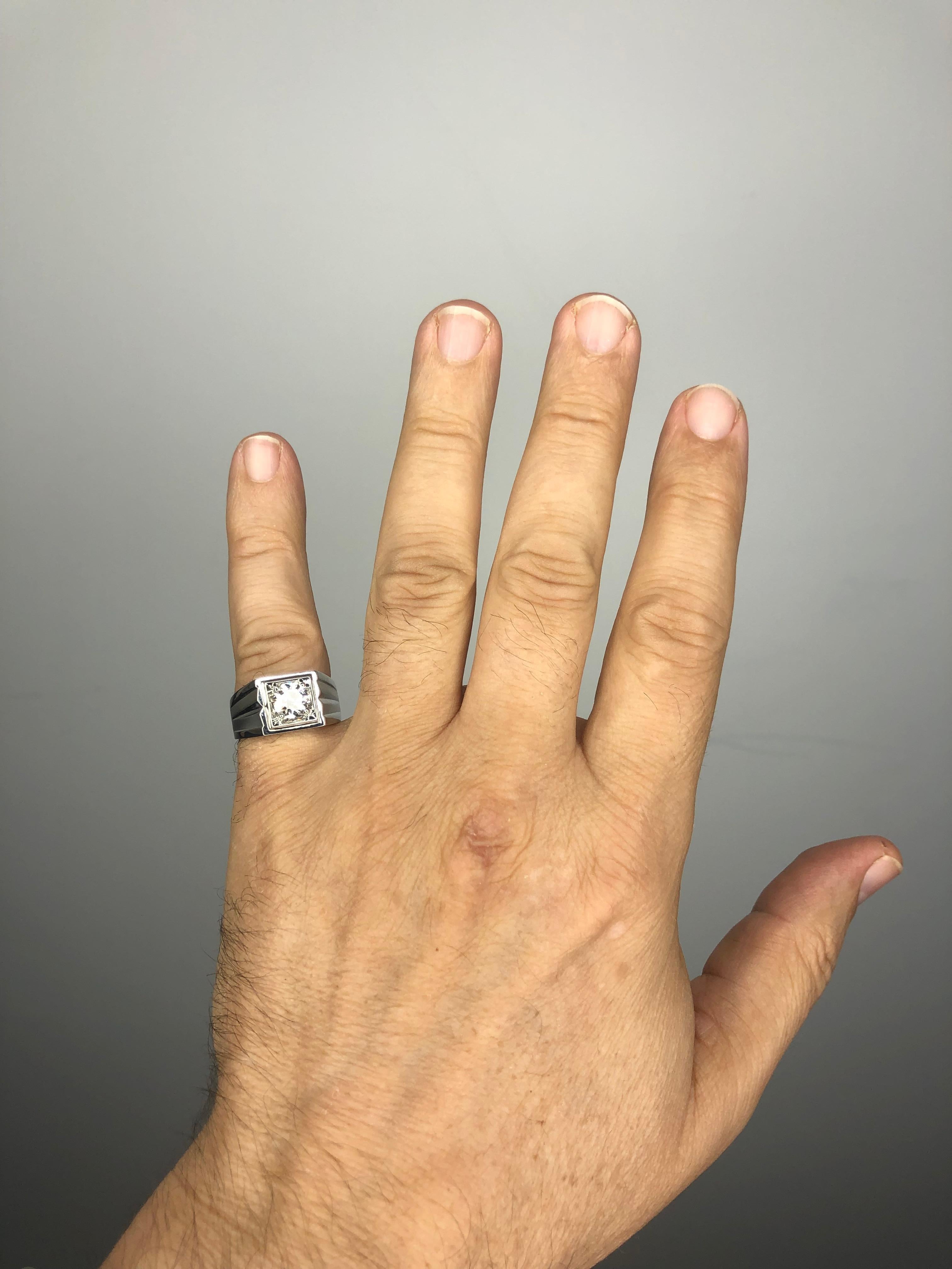 18 Karat White Gold Men's Wedding Diamond Signet Style Ring with 1.02 Carat GIA For Sale 3