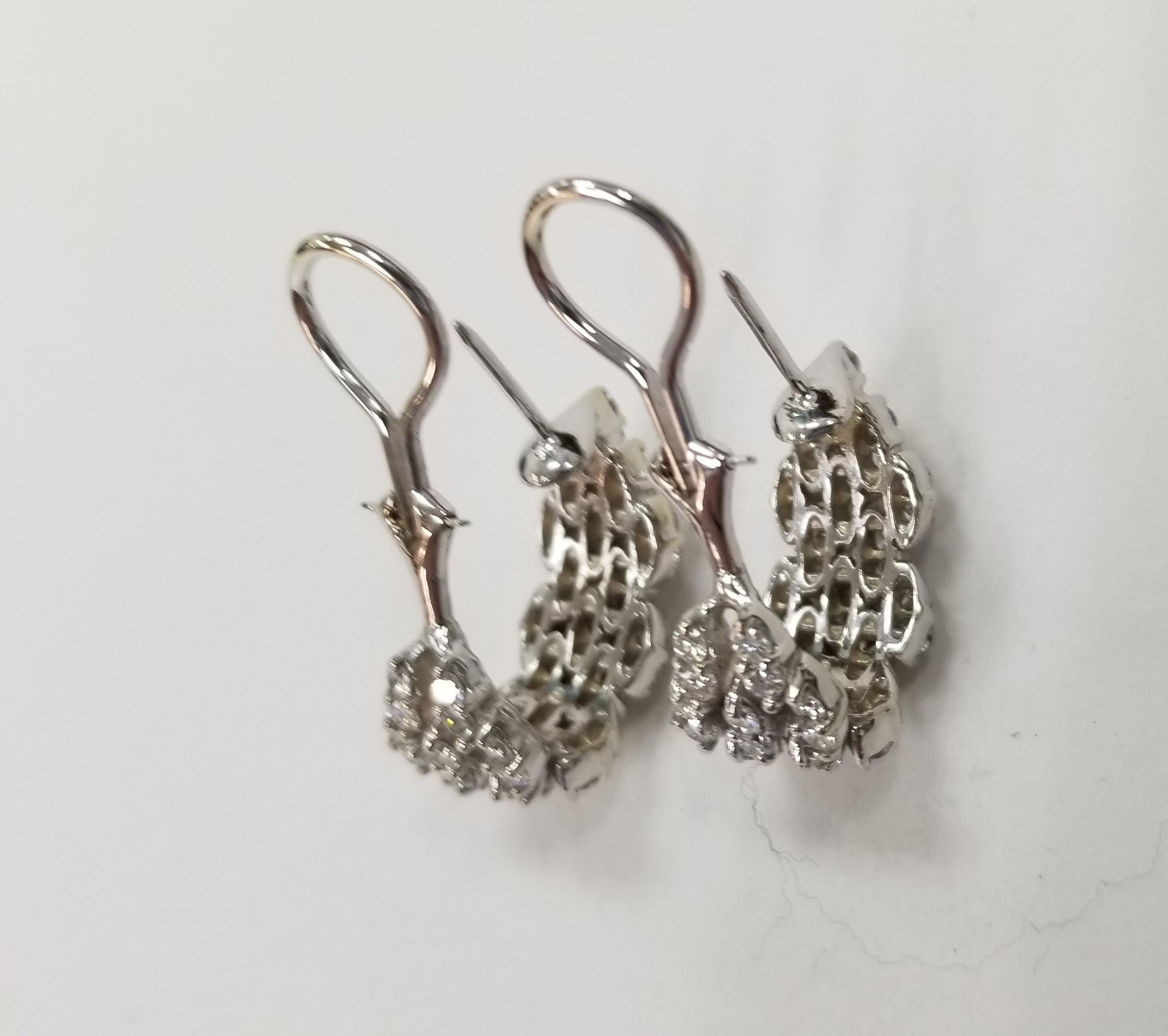 Contemporary 18 Karat White Gold 
