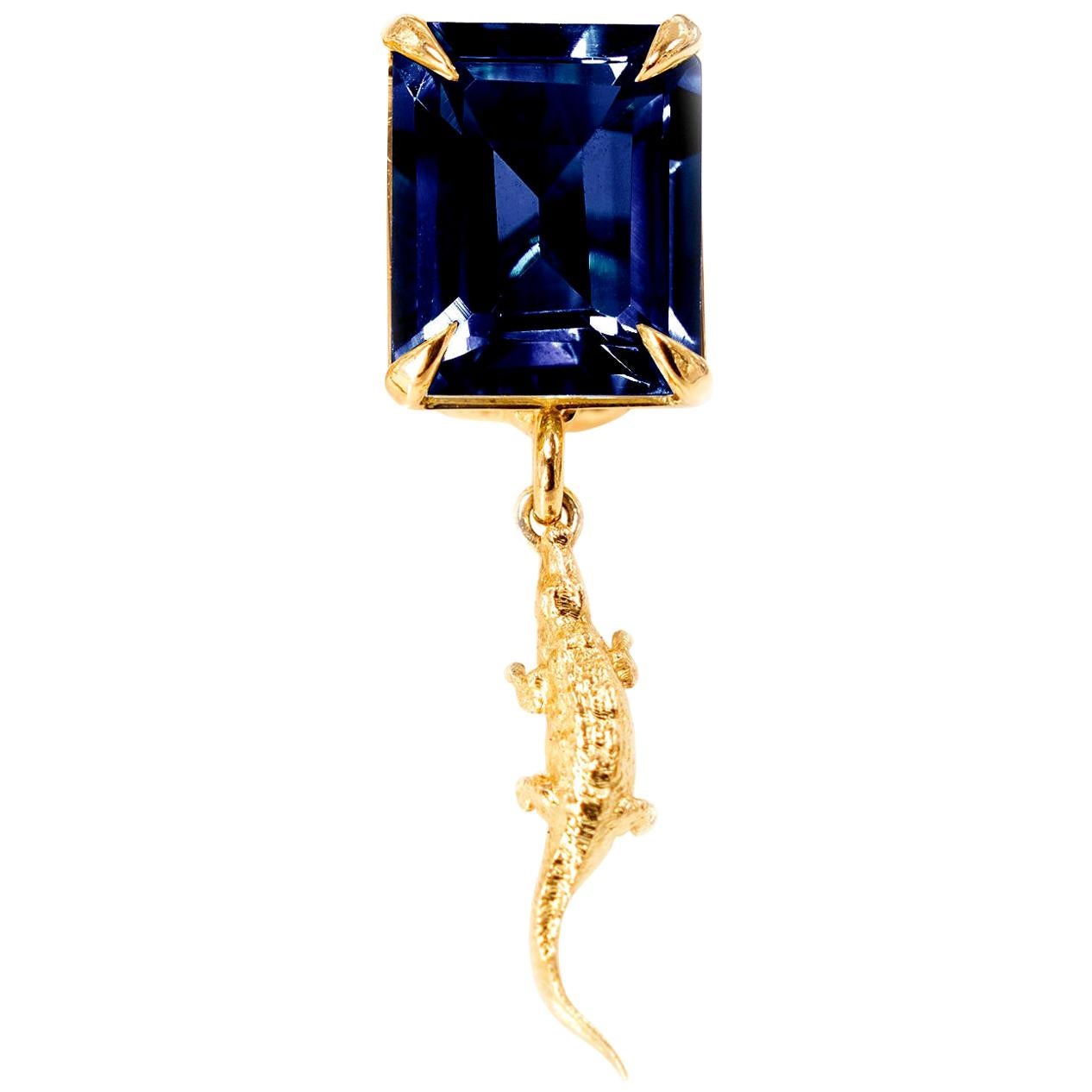 Eighteen Karat White Gold Crocodile Pendant Necklace with Dark Blue Sapphire For Sale 8