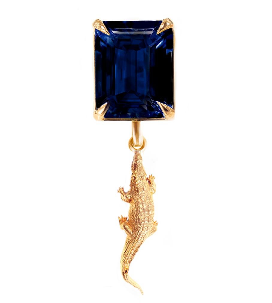 Contemporary Eighteen Karat White Gold Crocodile Pendant Necklace with Dark Blue Sapphire For Sale