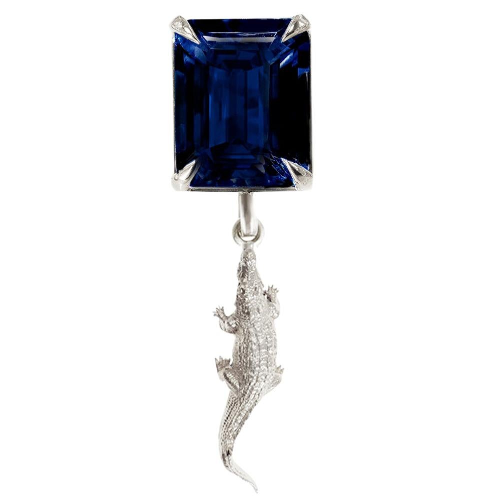 Eighteen Karat White Gold Crocodile Pendant Necklace with Dark Blue Sapphire For Sale