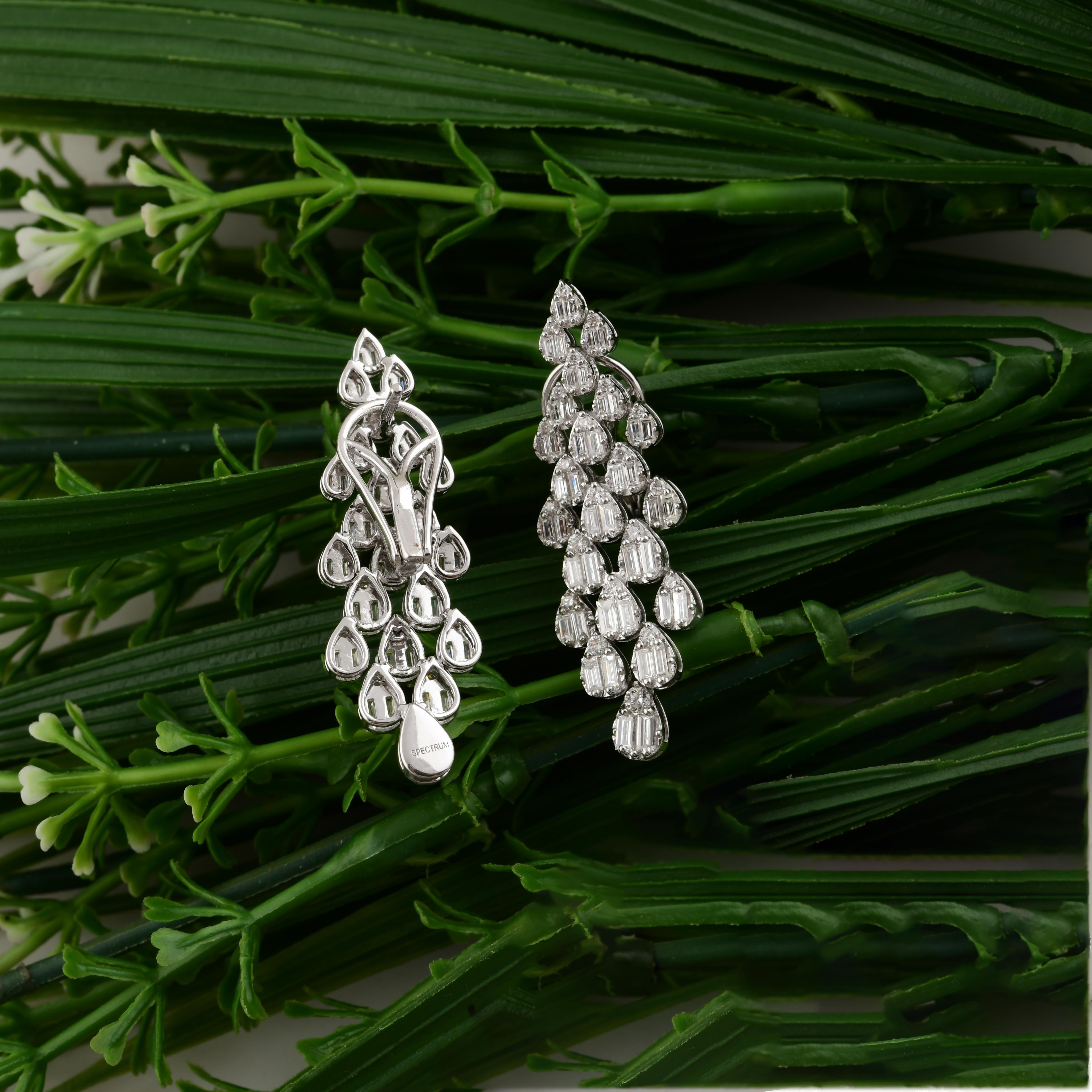 Art déco Boucles d'oreilles chandelier en or blanc 18 carats, taille mixte, 1,93 carat de diamants naturels en vente
