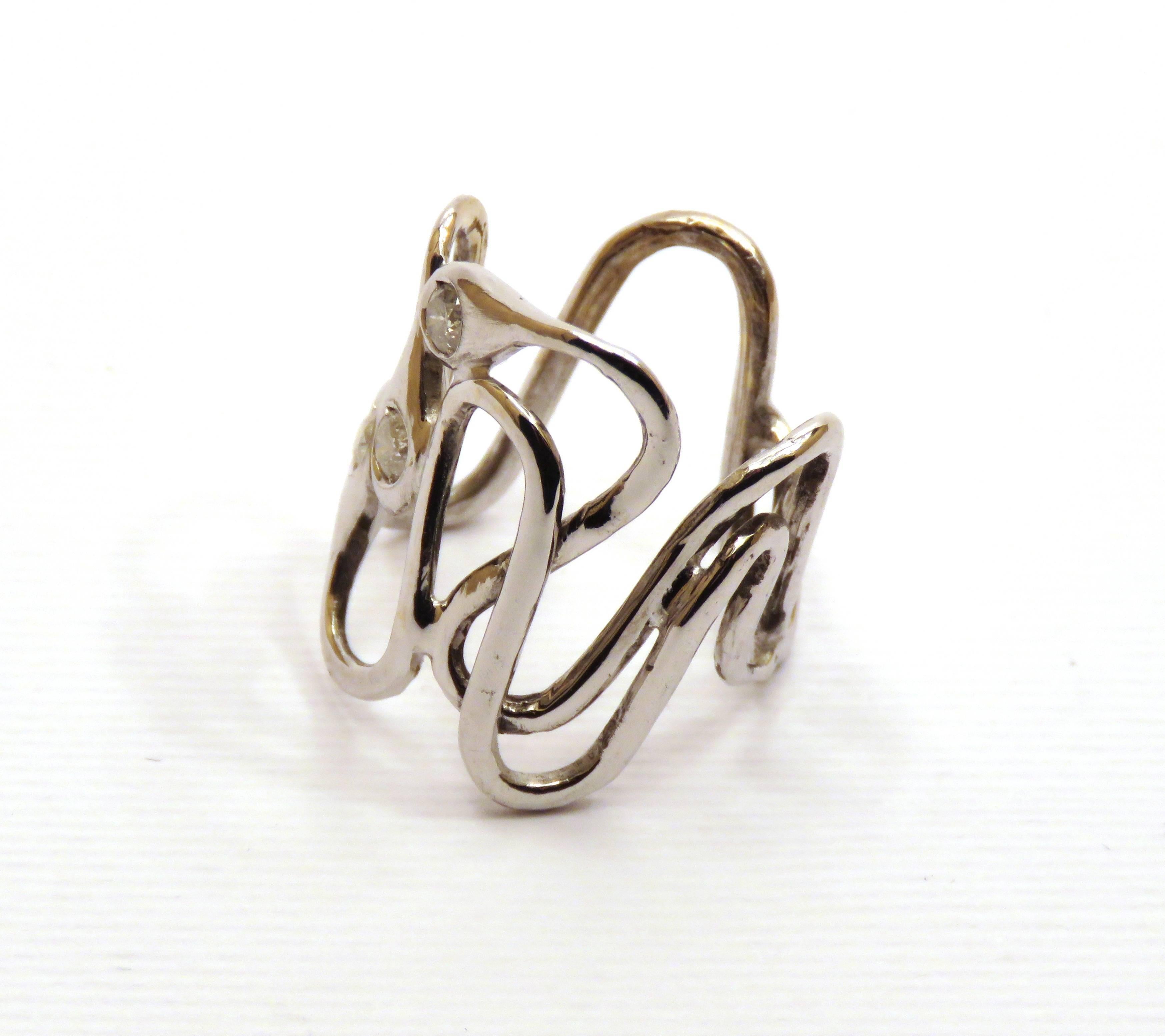 Round Cut 18 Karat White Gold Ice Diamonds Snakes Ring