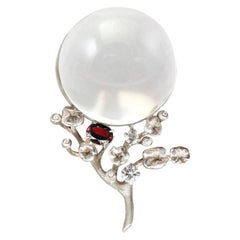 Collana con ciondolo a forma di luna in oro bianco con rubellite e diamanti da un carato
