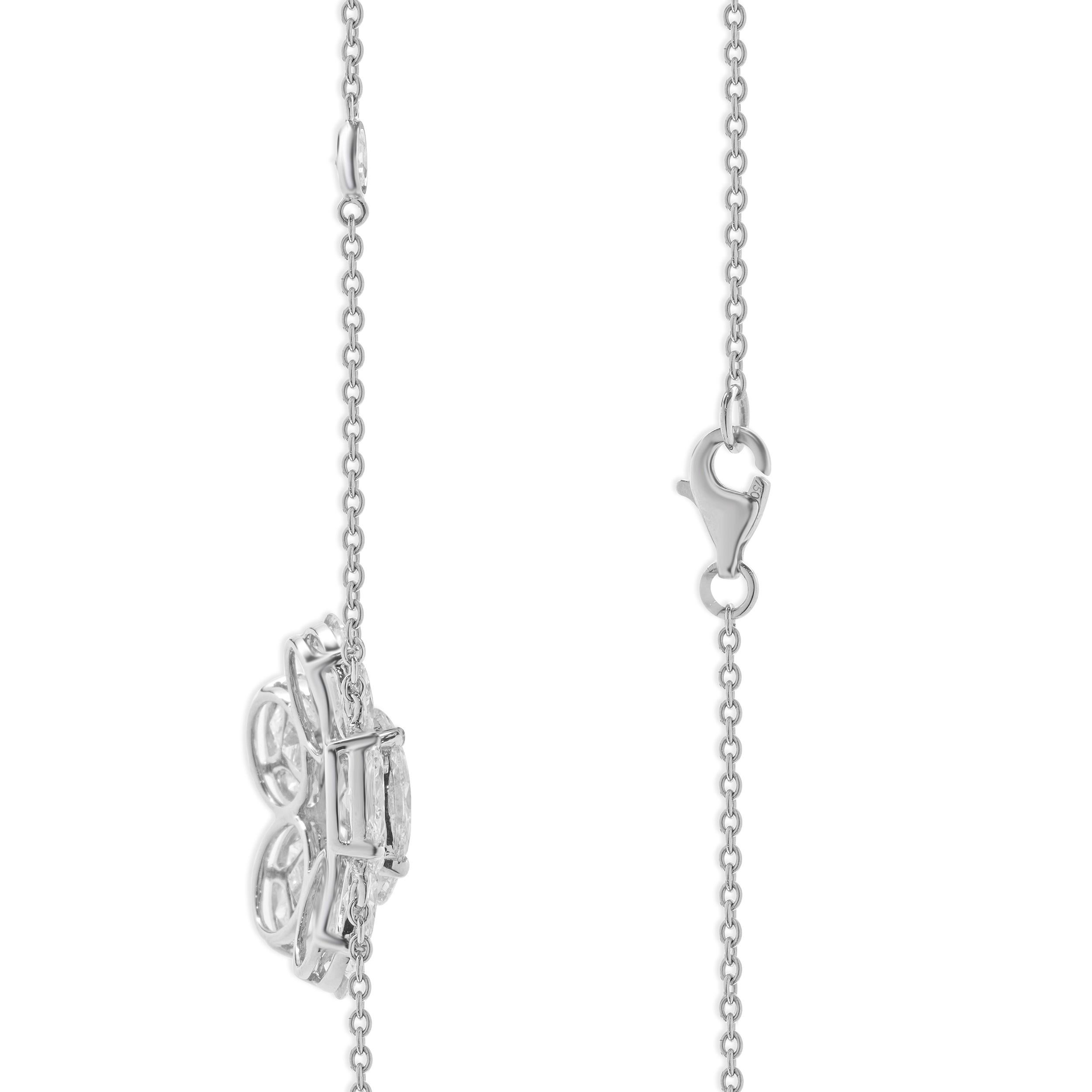Collana con fiori di diamante incastonati in oro bianco 18 carati In condizioni ottime in vendita a Scottsdale, AZ