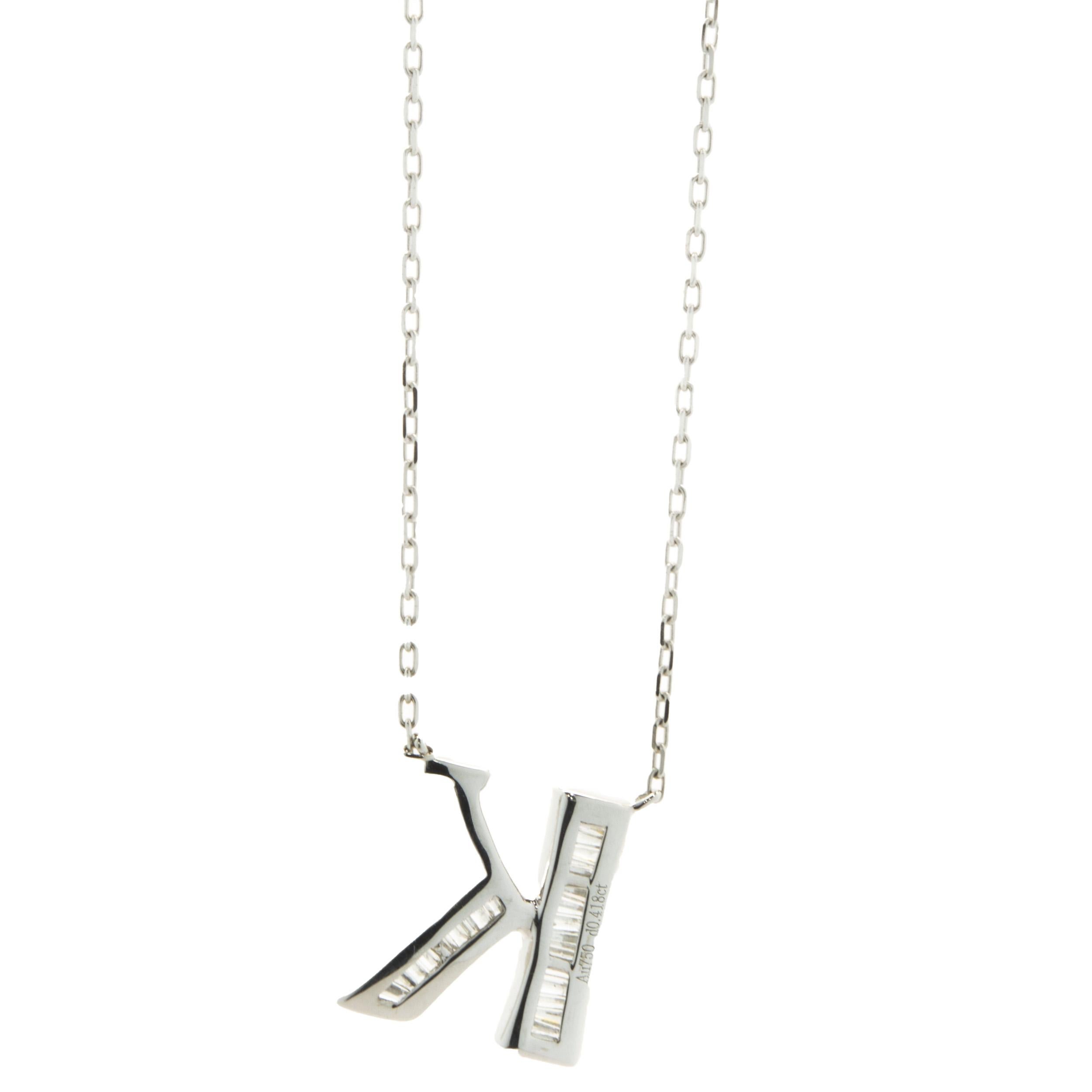 Designer: design personalizzato
Materiale: oro bianco 18 carati
Diamante: taglio rotondo a brillante e baguette = 0,42cttw
Colore: H
Chiarezza: SI1
Dimensioni: la collana misura 18 pollici di lunghezza 
Peso: 2.62 grammi