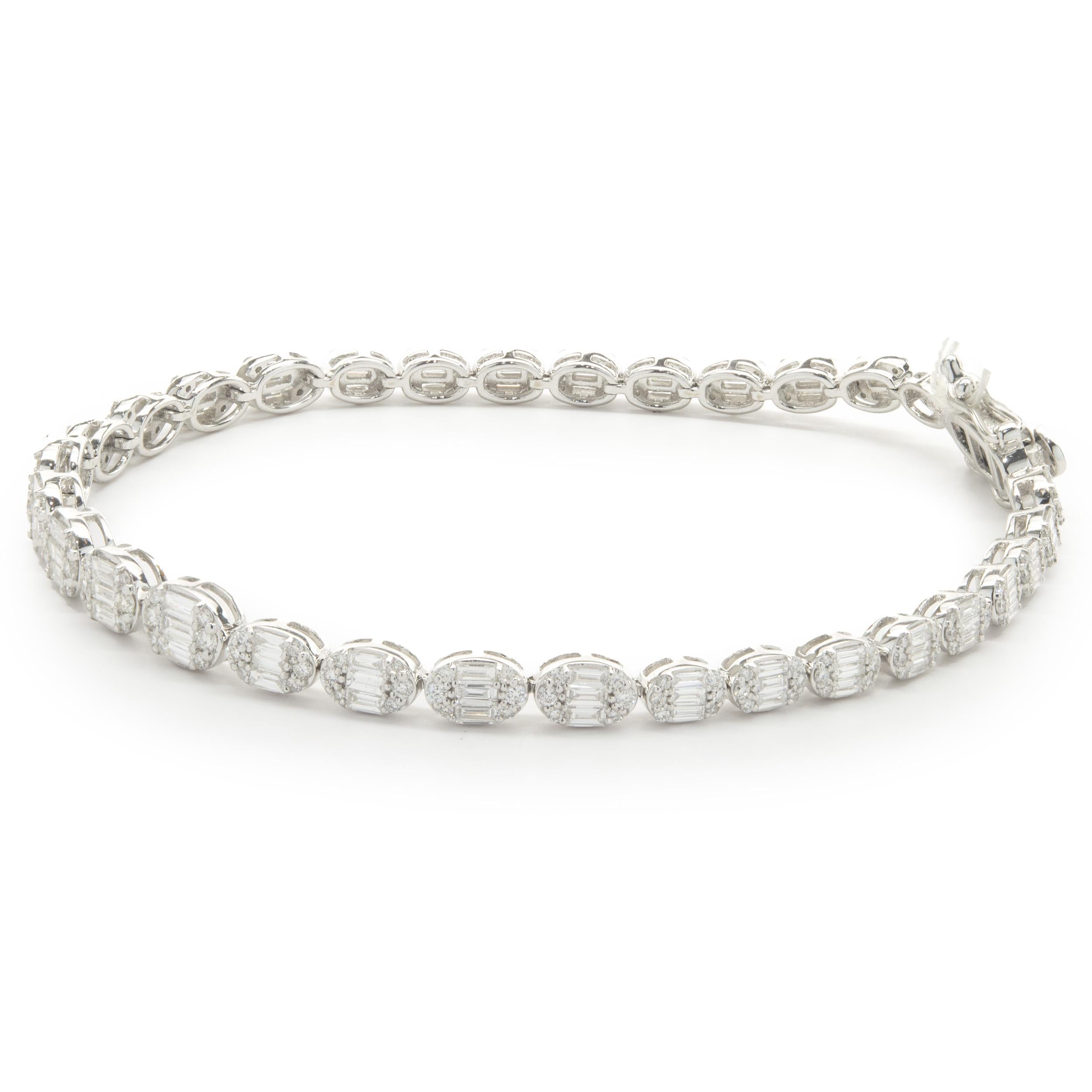 18 Karat Weißgold Mosaik gefasste Diamant-Inline-Armband im Zustand „Hervorragend“ in Scottsdale, AZ