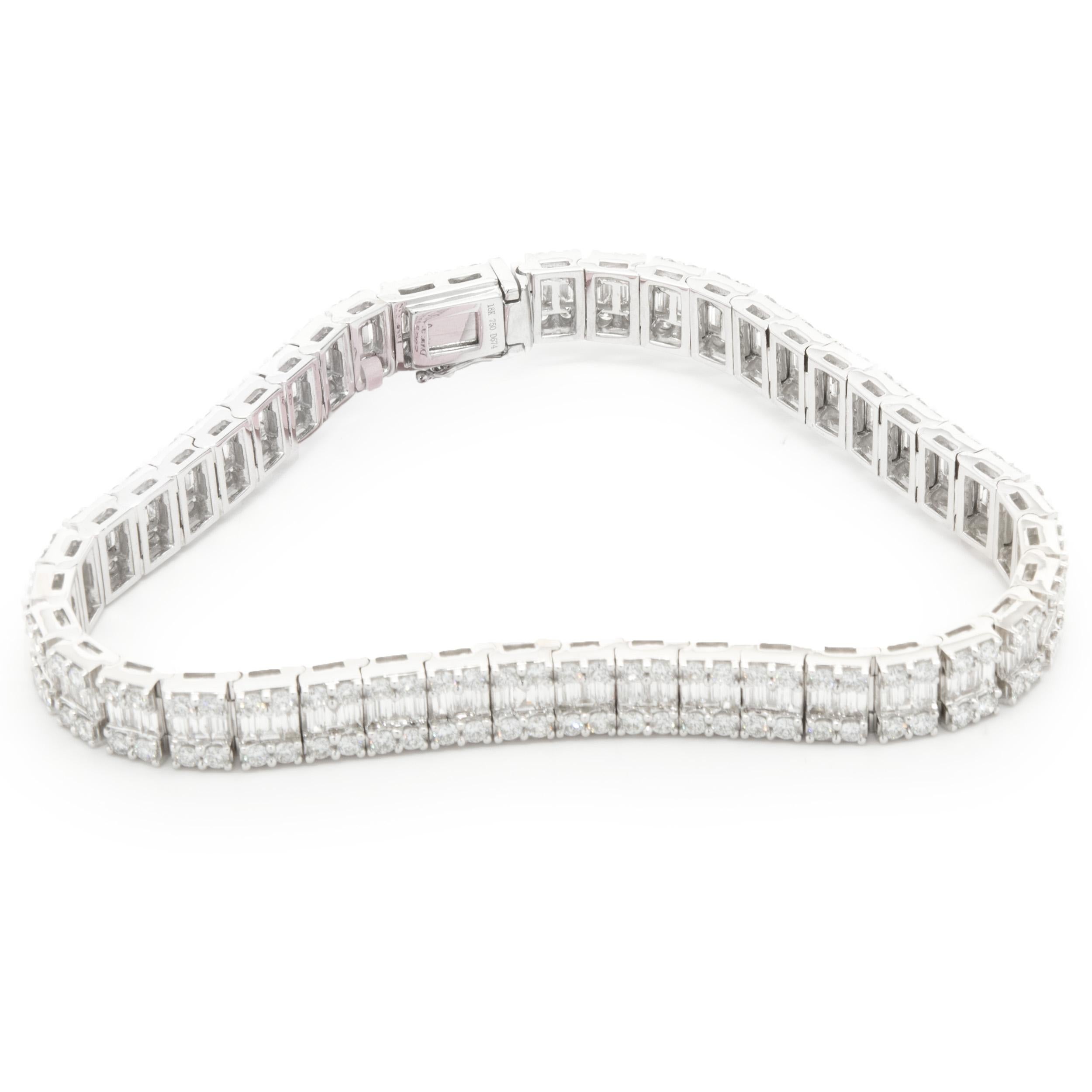 Pulsera en línea con diamantes engastados en mosaico de oro blanco de 18 quilates en Excelente estado para la venta en Scottsdale, AZ