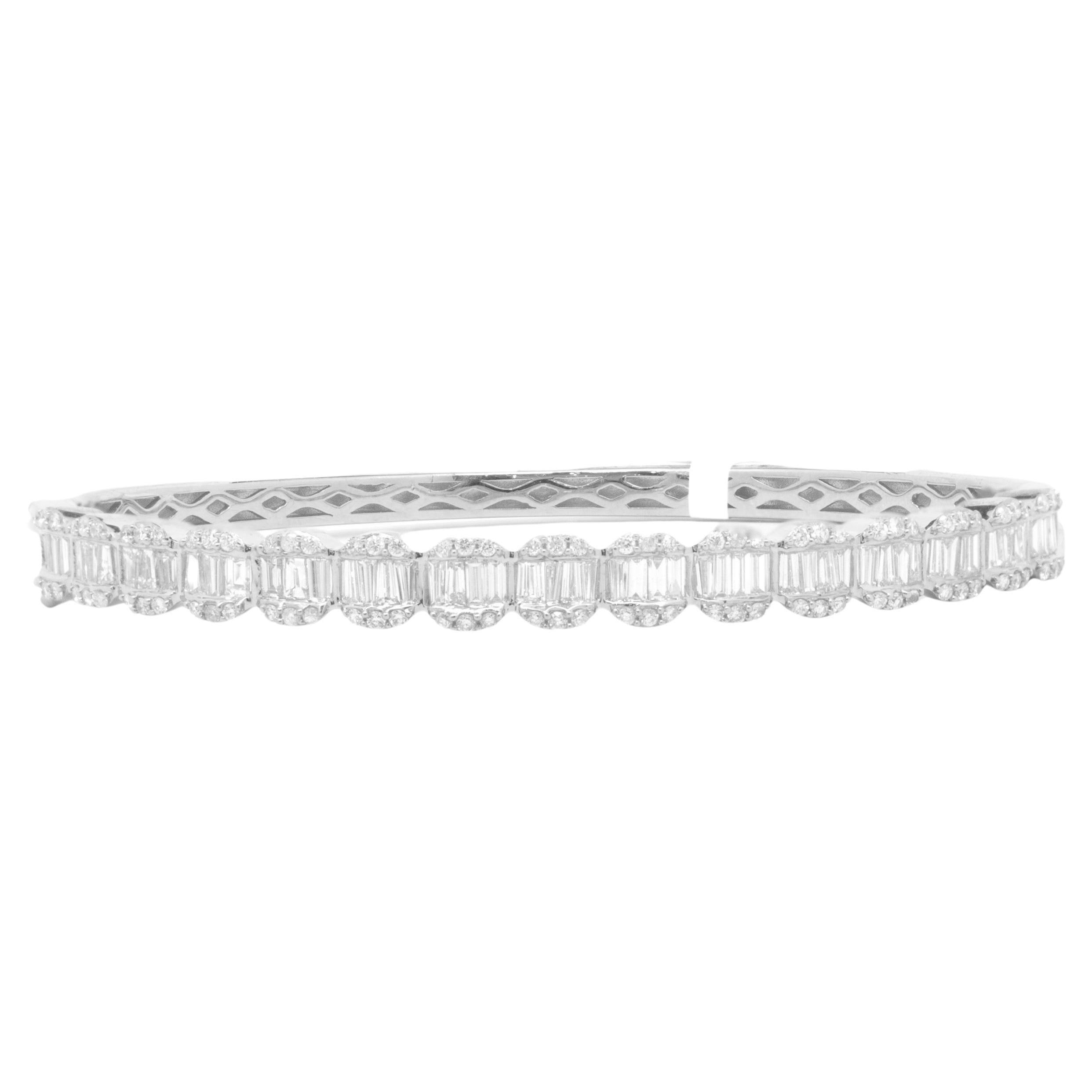 18 Karat White Gold Mosaic Set Diamond Oval Link Bangle Bracelet For Sale