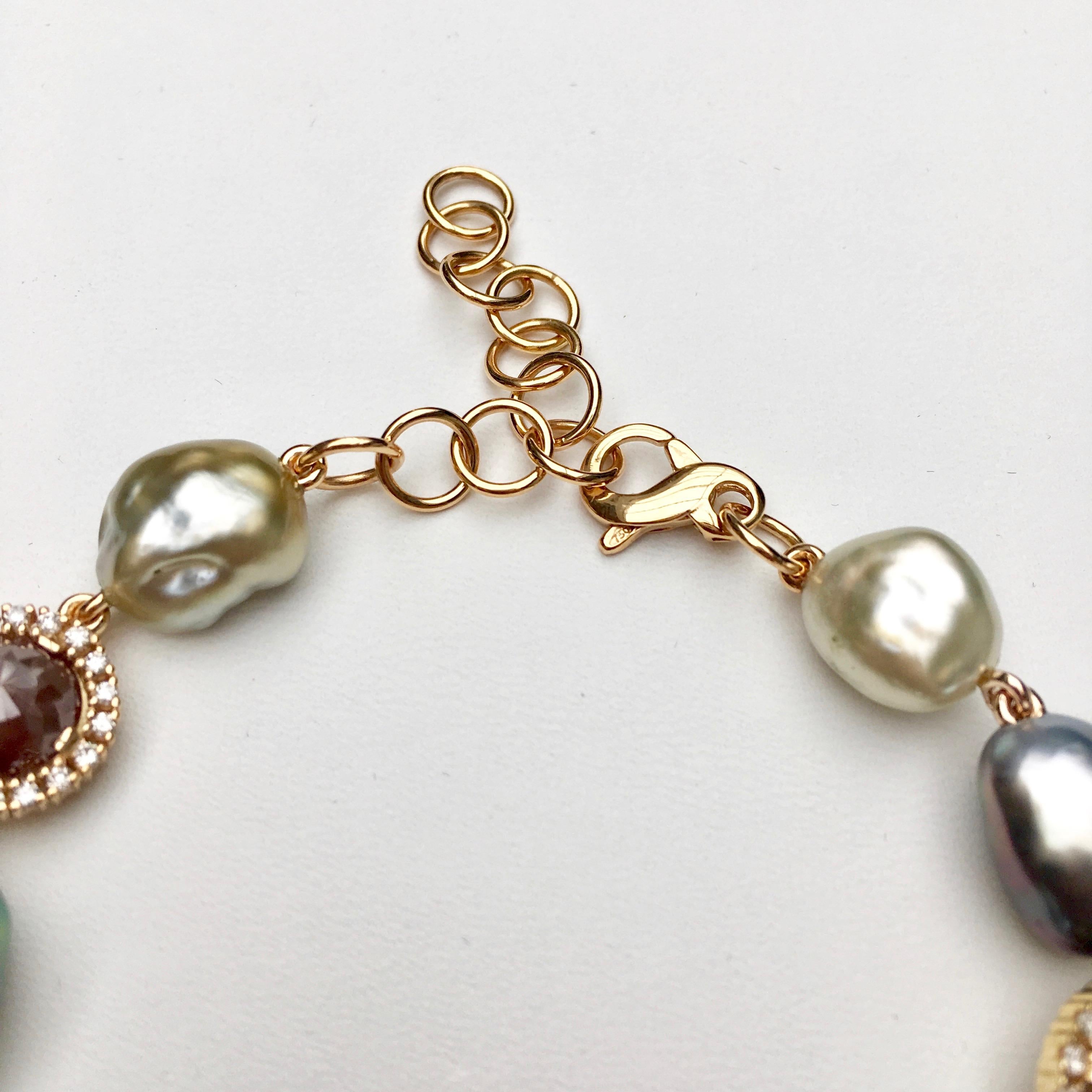 18 Karat White Gold Multi-Color Cultured Pearls and Diamond Bracelet In New Condition For Sale In Wiernsheim, DE