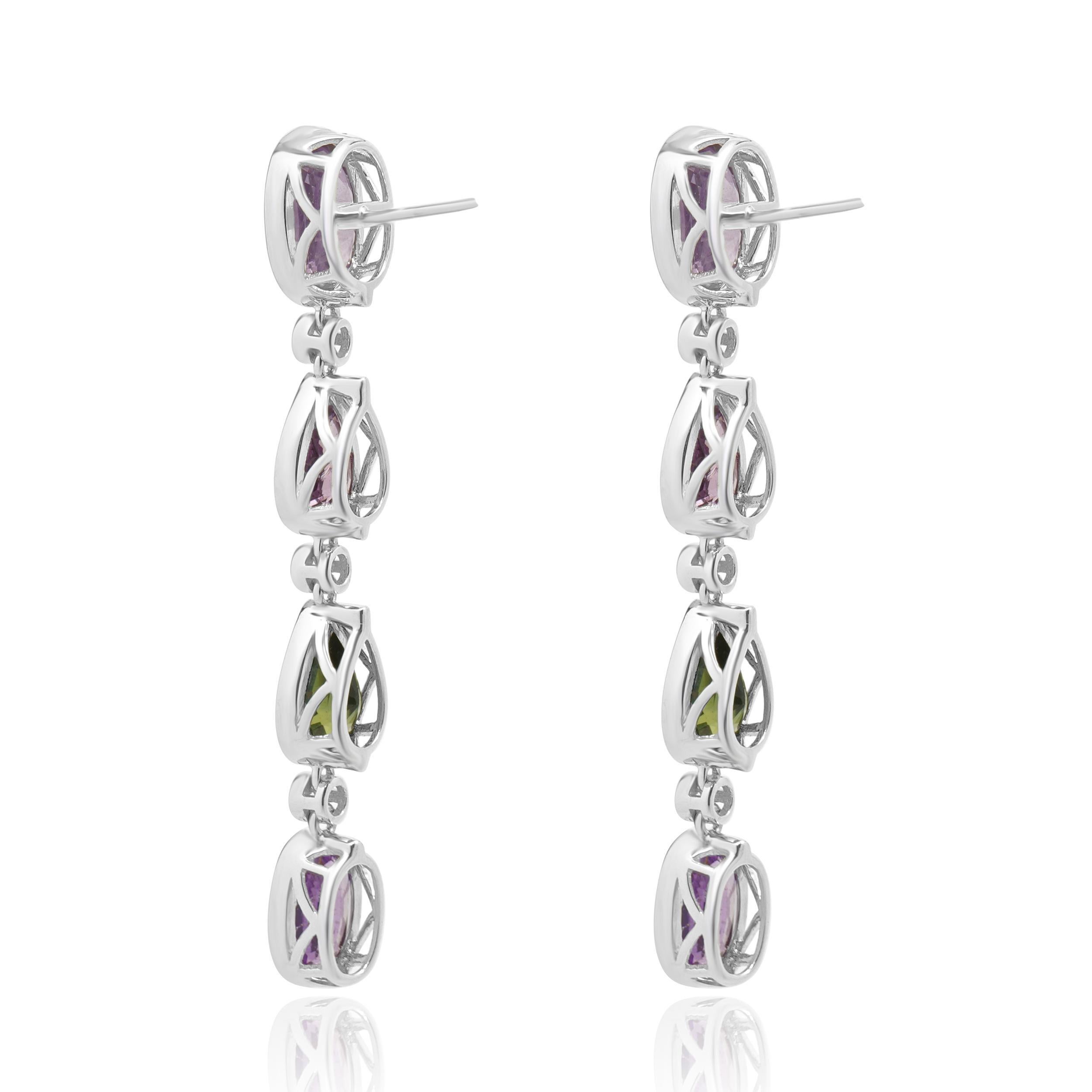 Diseñador: custom
Material: oro blanco de 18 quilates
Diamante: talla brillante redonda = 0,33 ctw
Color: G
Claridad: SI1
Zafiro: talla oval = 18,13ctw
Peso: 13.66 gramos

240-995