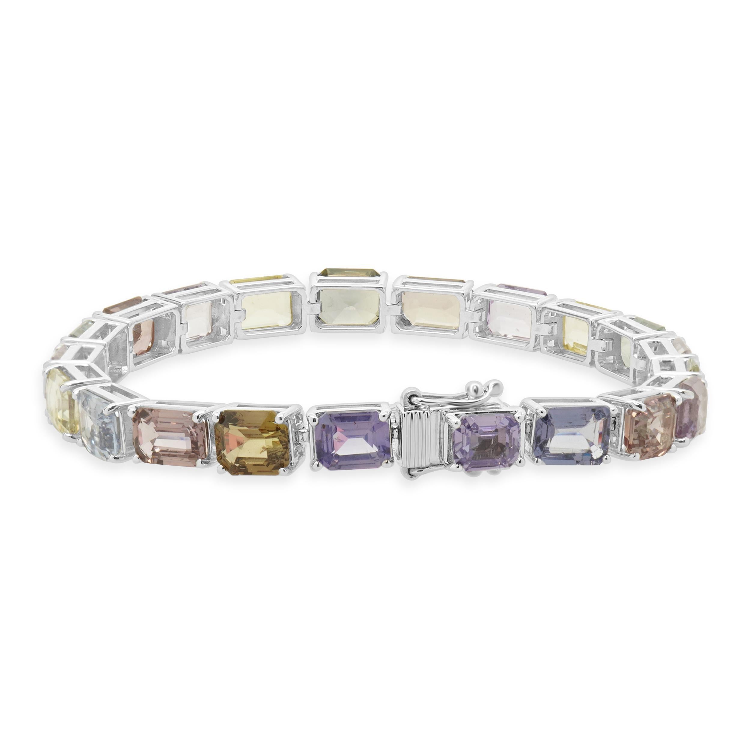 Designer: personalizzato
Materiale: oro bianco 18 carati
Zaffiro: taglio smeraldo = 35.95cttw
Peso: 16.10 grammi

240-993