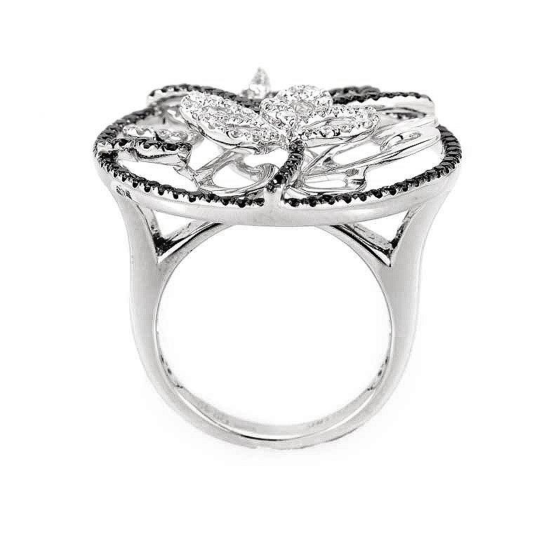 18 Karat White Gold Multi Diamond Butterfly Ring In New Condition In Southampton, PA