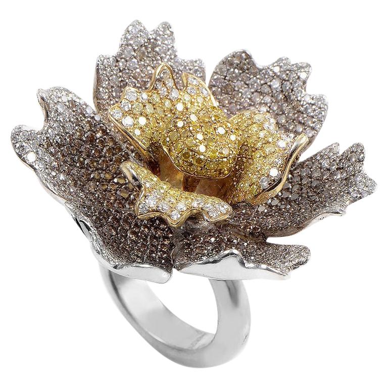 18 Karat White Gold Multi-Gold Brown and Yellow Diamond Flower Ring CRR7932 For Sale