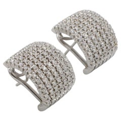 Boucles d'oreilles Huggie en or blanc 18 carats avec diamants naturels en pavé sur plusieurs rangs