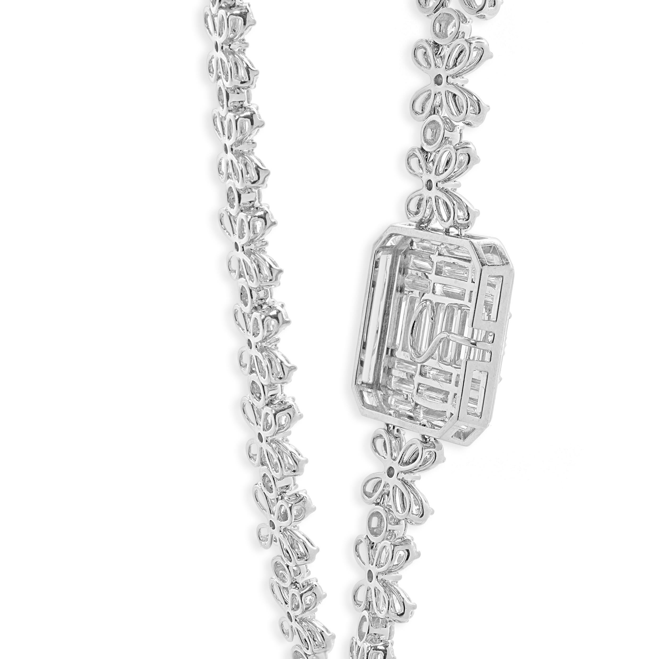 Taglio a goccia Collana floreale con diamanti a forma multipla in oro bianco 18 carati con centrotavola a mosaico in vendita