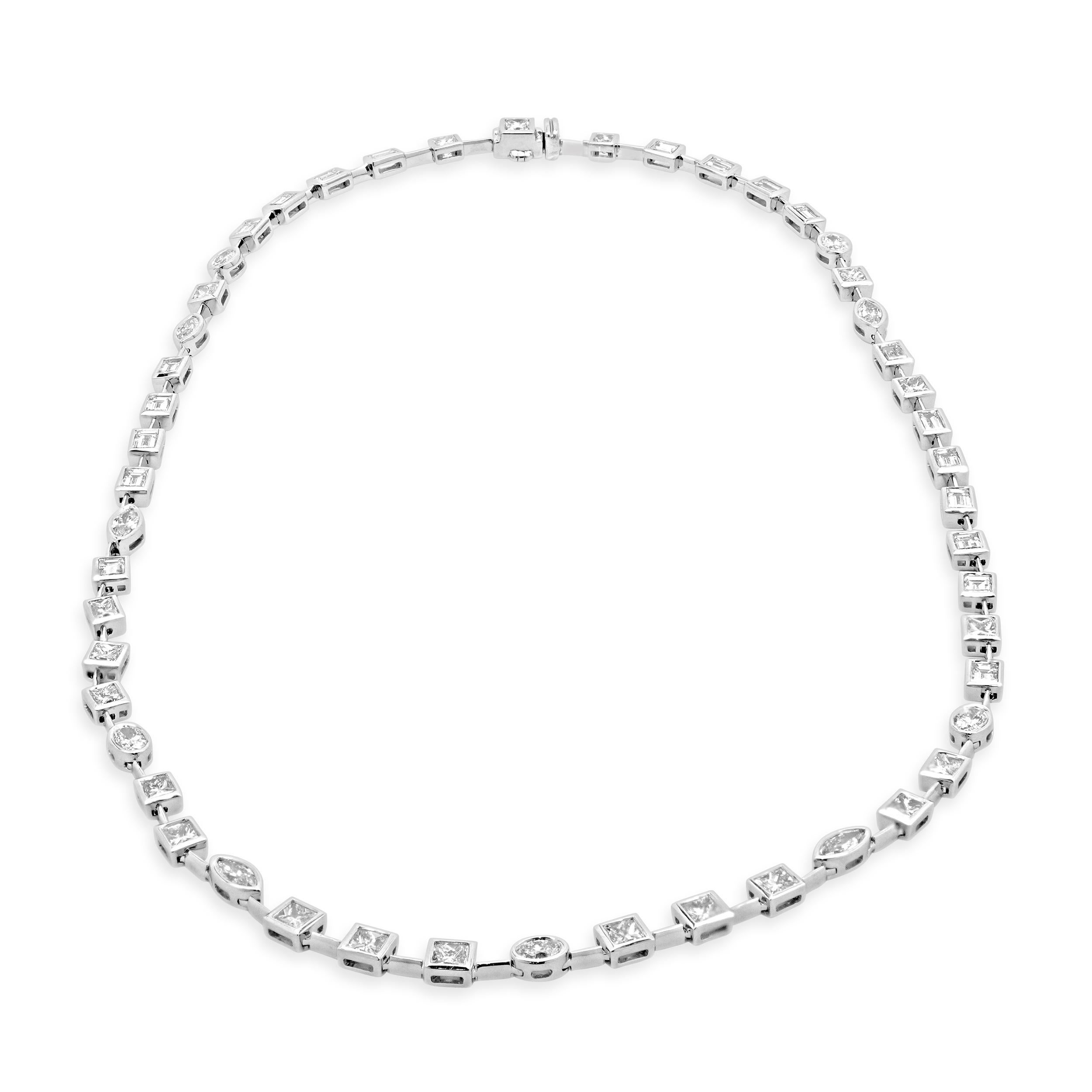 Diseñador: custom
Material: oro blanco de 18 quilates
Diamantes: 50 talla múltiple =8,50ctw
Color: G / H
Claridad: VS2-SI1
Dimensiones: el collar mide 45 cm de largo
Peso: 18,91 gramos
