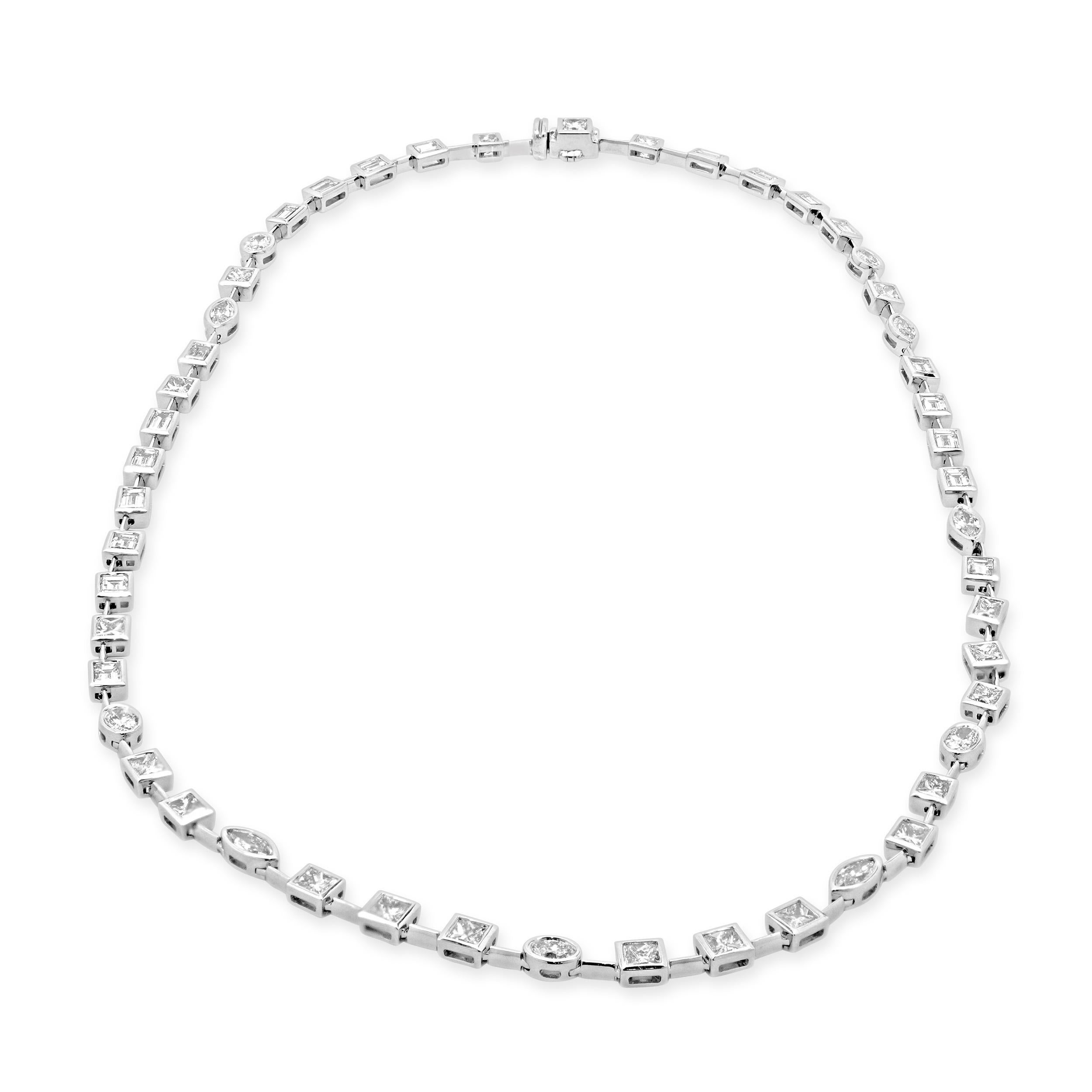Collar de tenis de diamantes engastados en bisel multiforme de oro blanco de 18 quilates en Excelente estado para la venta en Scottsdale, AZ