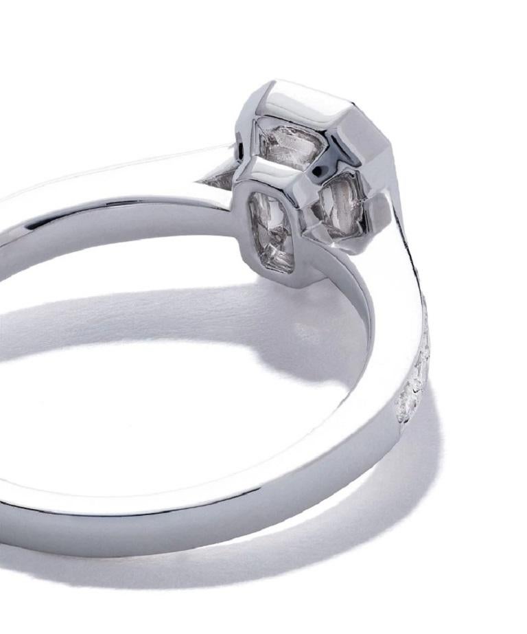 18 Karat White Gold Mye Emerald Illusion Diamond Ring In New Condition In Hong Kong, HK