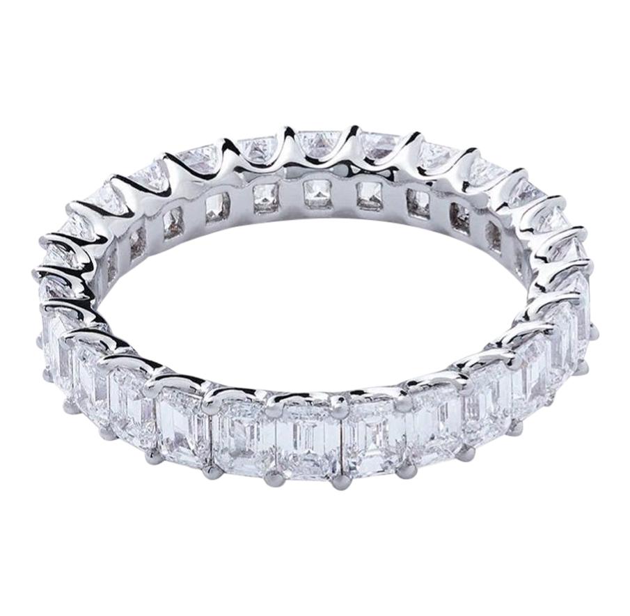18 Karat White Gold Mye Emerald Diamond Eternity Ring For Sale