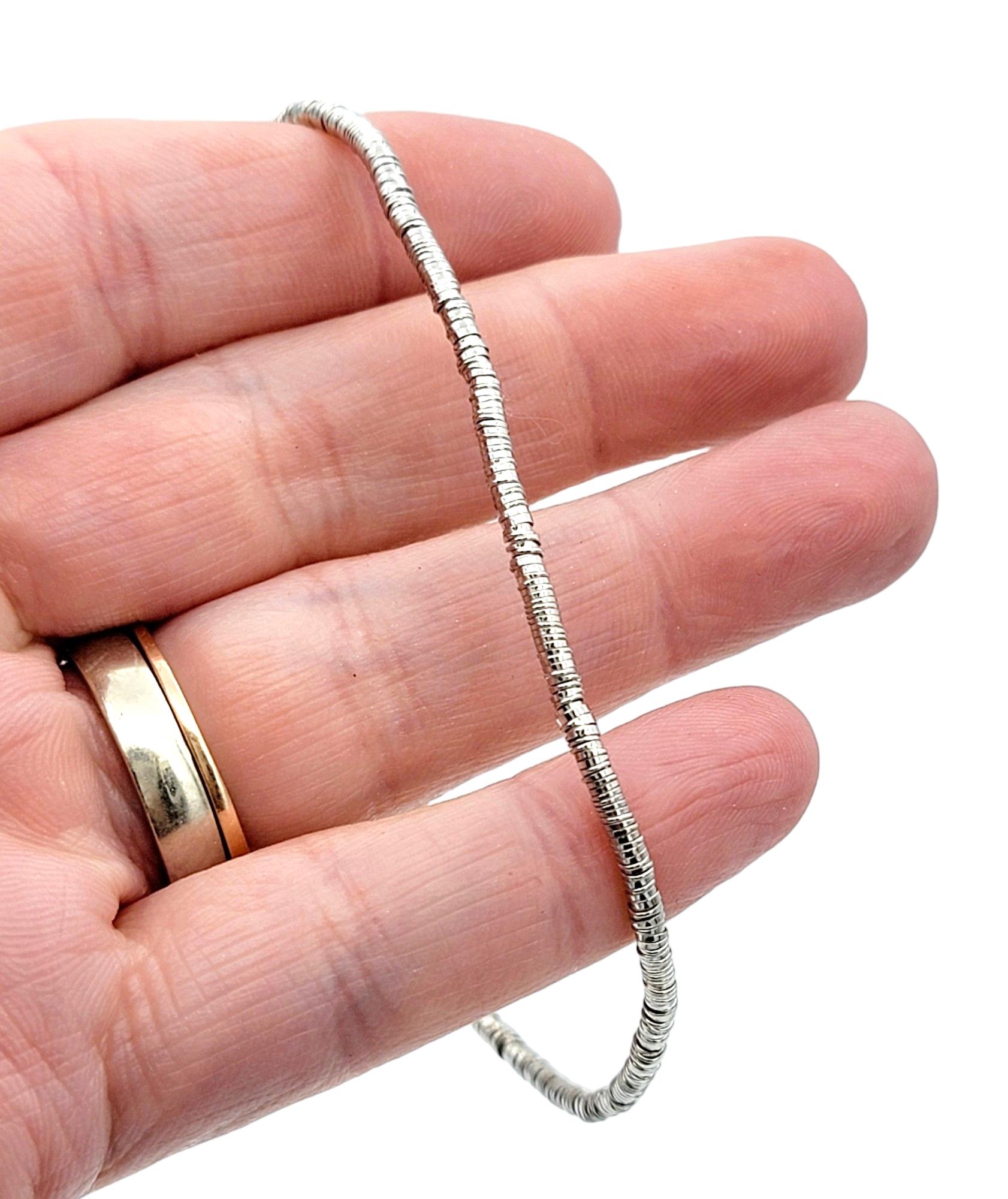 Oro Blanco de 18 Kilates Pulsera Estilo Eternidad Disco Apilado Flexible Estrecha 2,3 mm en venta 1