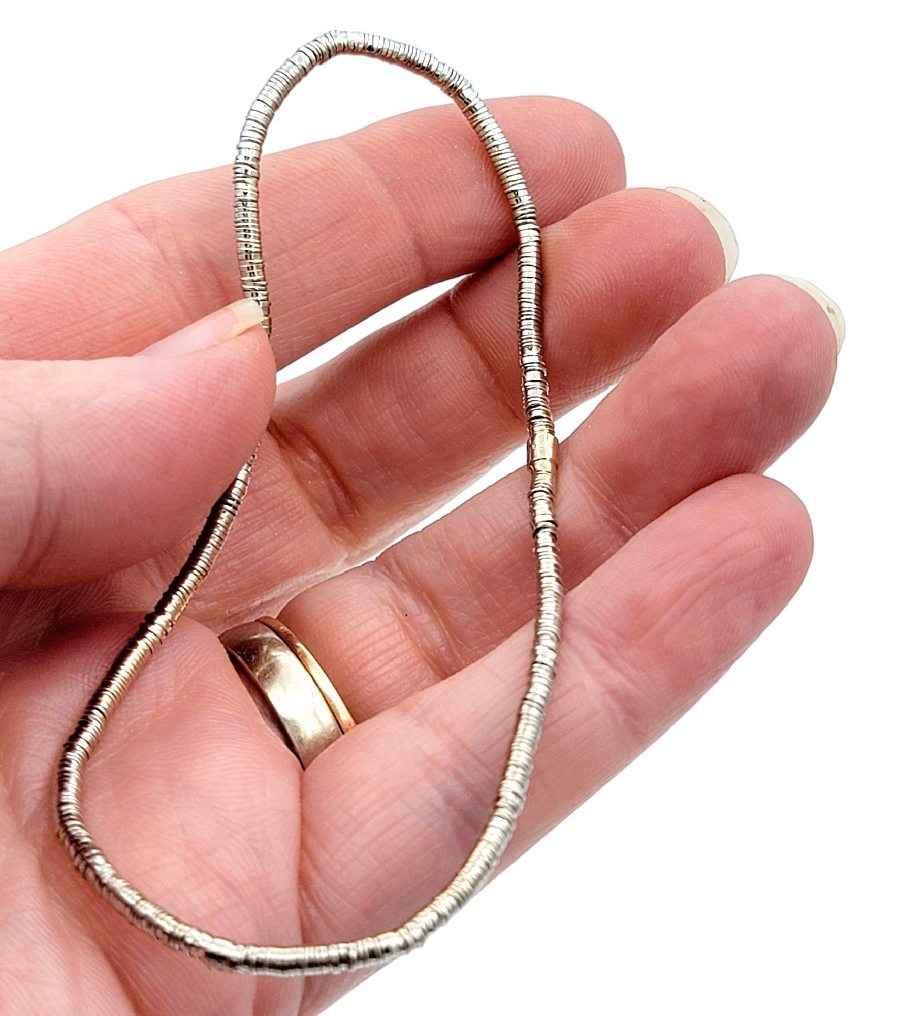 Oro Blanco de 18 Kilates Pulsera Estilo Eternidad Disco Apilado Flexible Estrecha 2,3 mm en venta 2