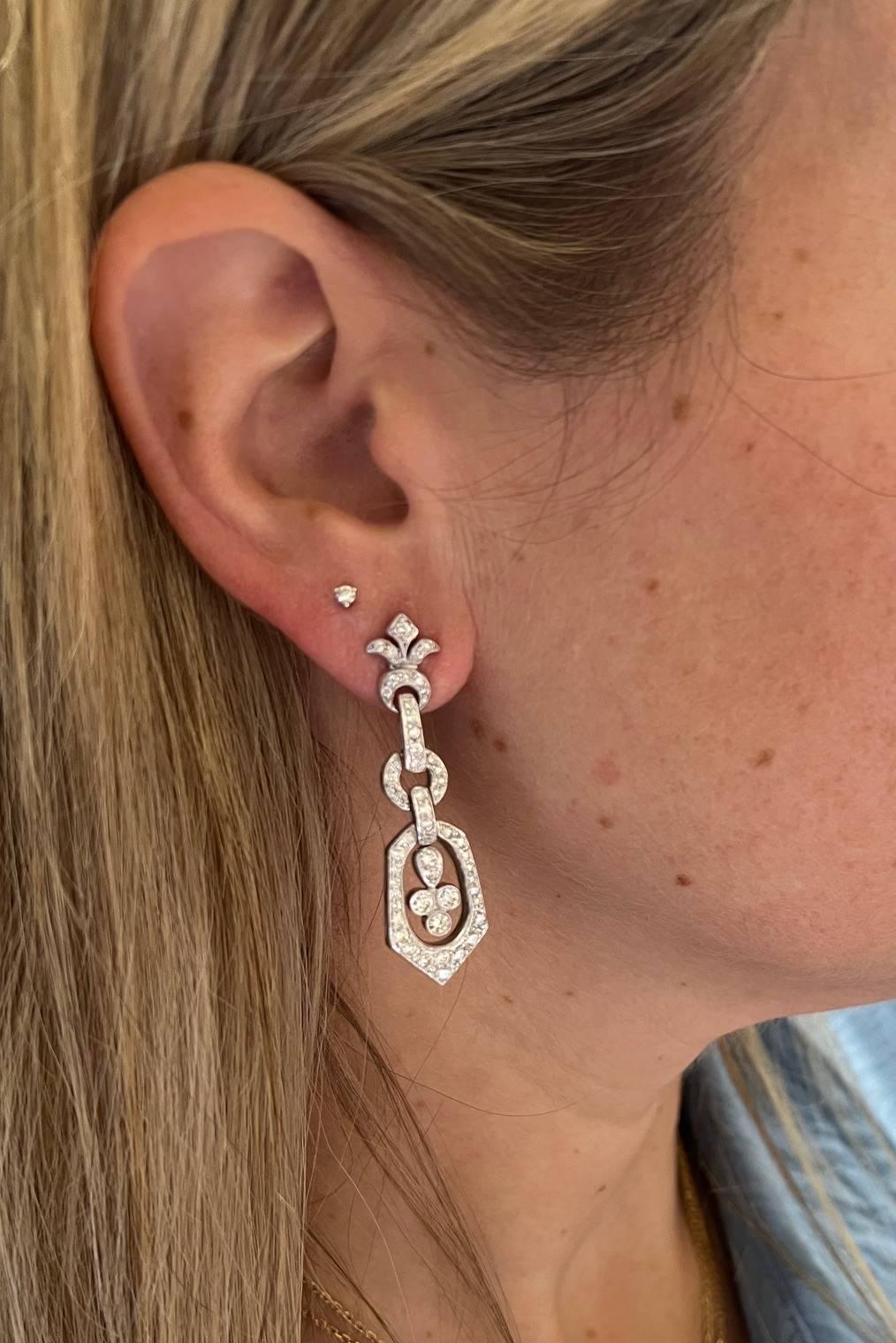 Round Cut 18 Karat White Gold Natural 2.00 Carat Diamond Chandelier Dangle Drop Earrings For Sale