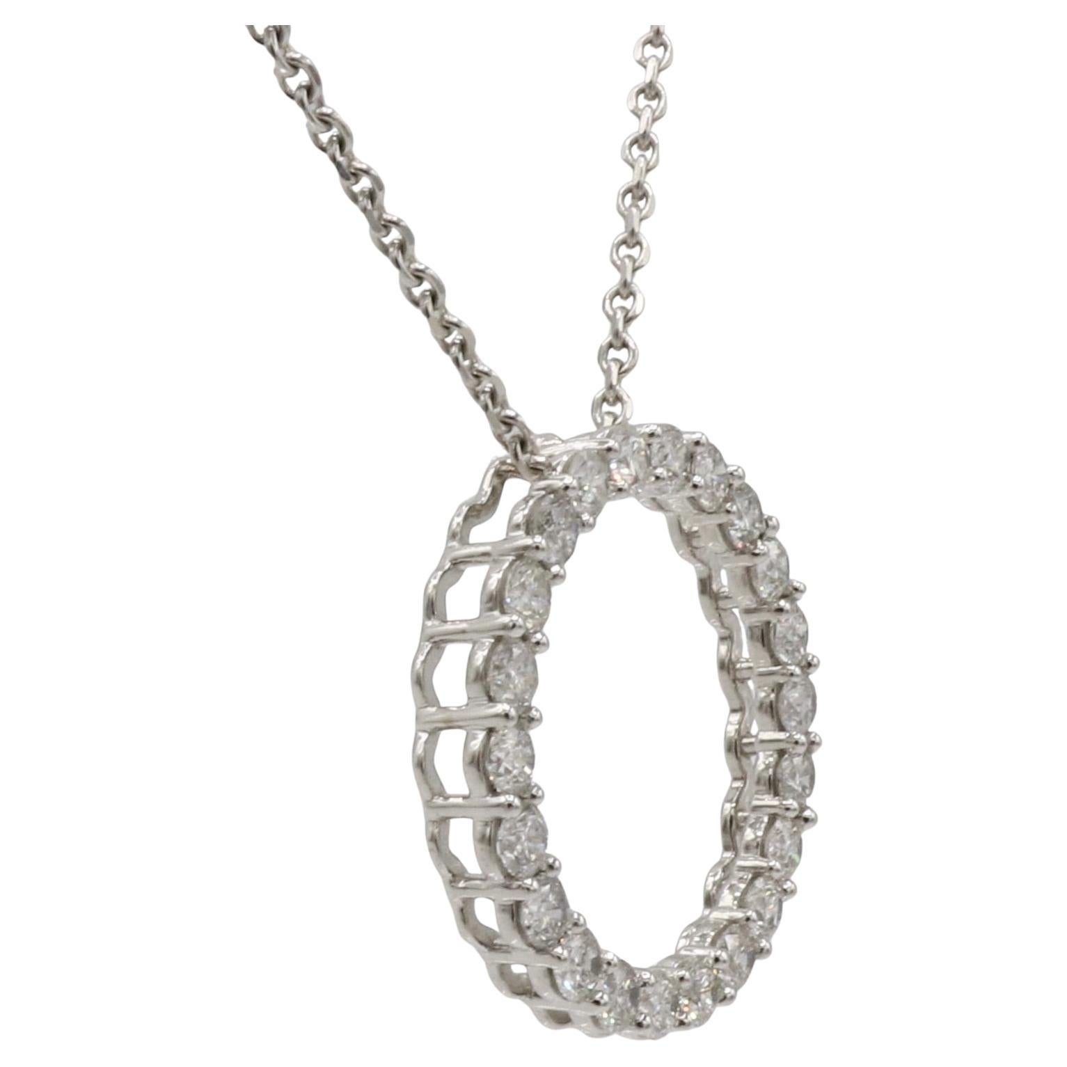Collier en or blanc 18 carats avec pendentif en forme de cercle en diamant rond de 4,00 carats Nature 
Métal : or blanc 18k
Poids : 14,88 grammes
Diamants : Environ 4.00 CTW G-H SI diamants ronds naturels
Diamètre : 30 mm
Longueur : 19 pouces
RDDD
