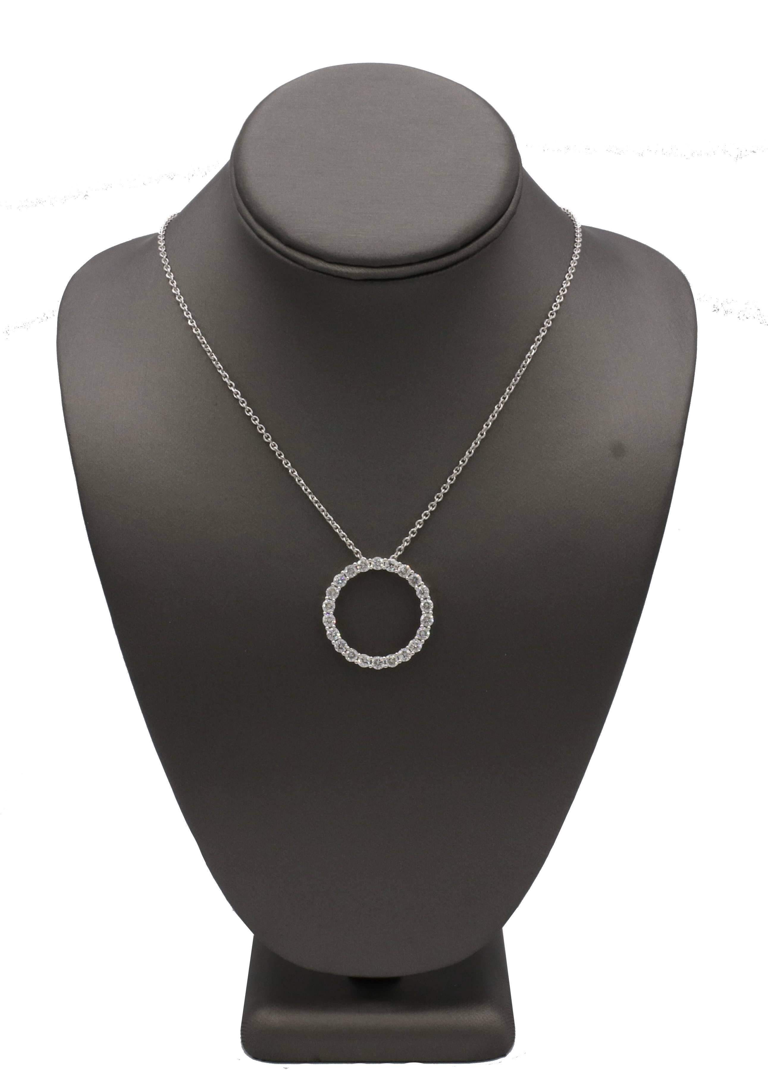 Taille ronde Collier en or blanc 18 carats avec pendentif en forme de cercle en diamant rond de 4,00 carats Nature en vente