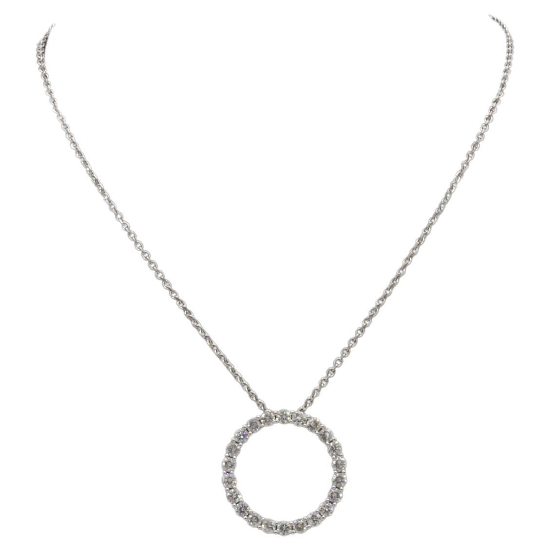 Collier en or blanc 18 carats avec pendentif en forme de cercle en diamant rond de 4,00 carats Nature en vente 1