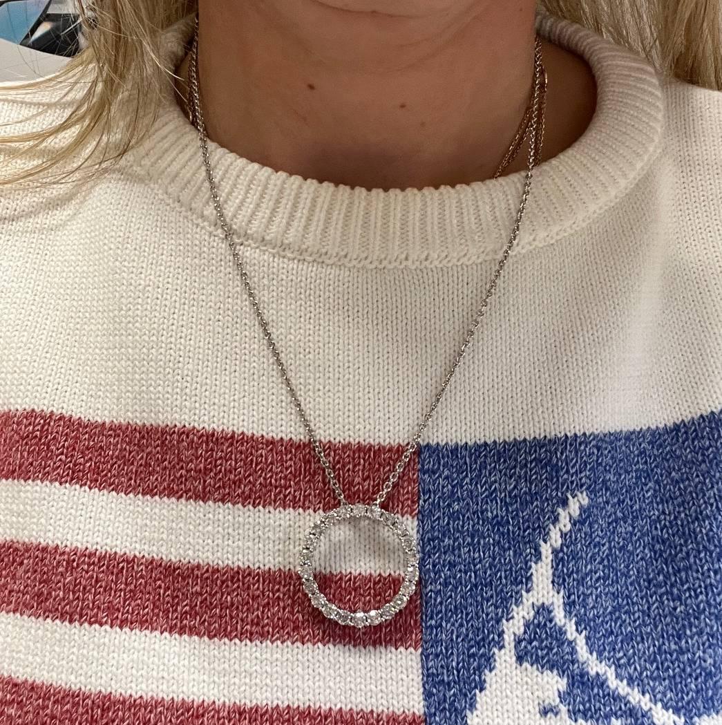 Collier en or blanc 18 carats avec pendentif en forme de cercle en diamant rond de 4,00 carats Nature en vente 2