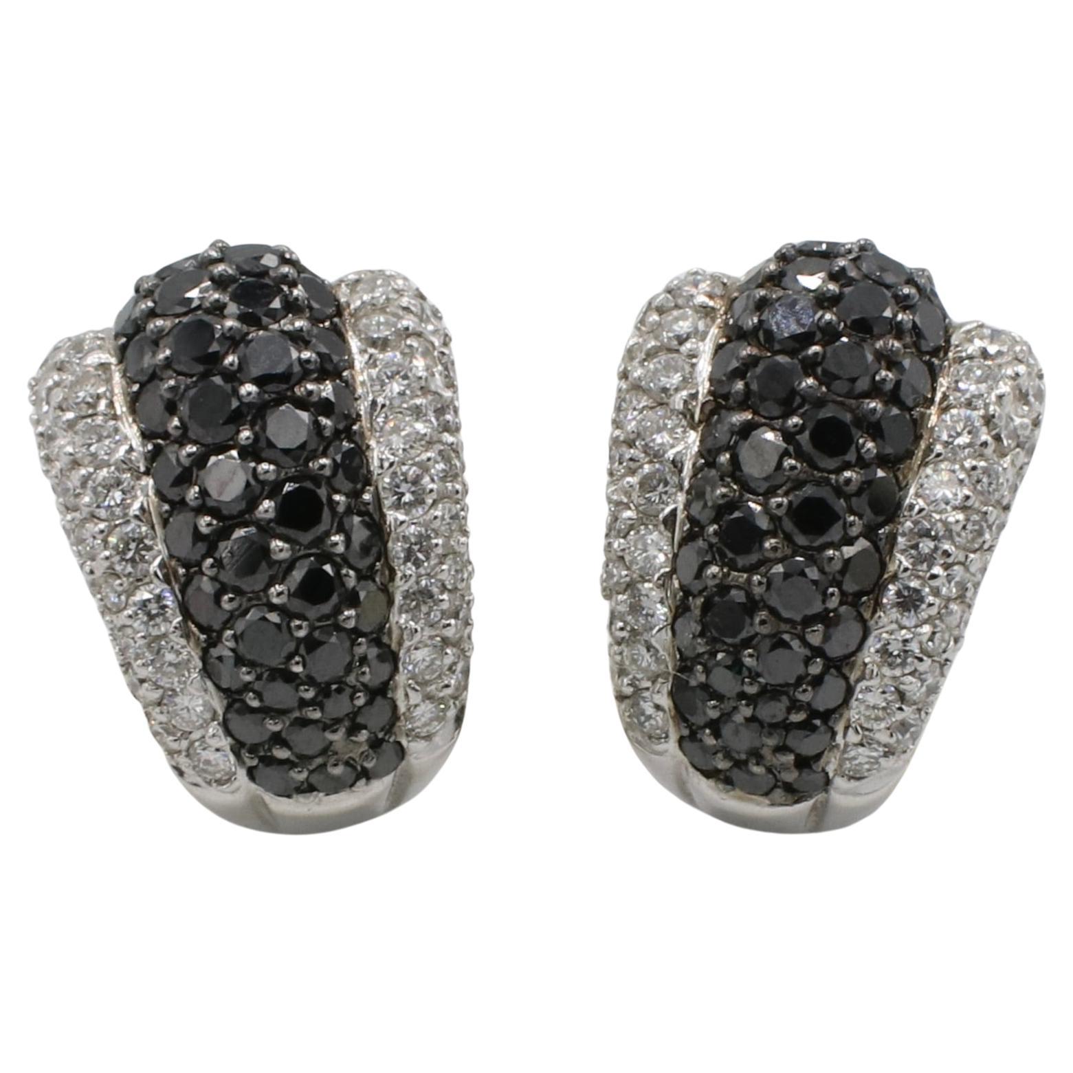 18 Karat White Gold Natural Black 
White Diamond Huggie Hoop Earrings