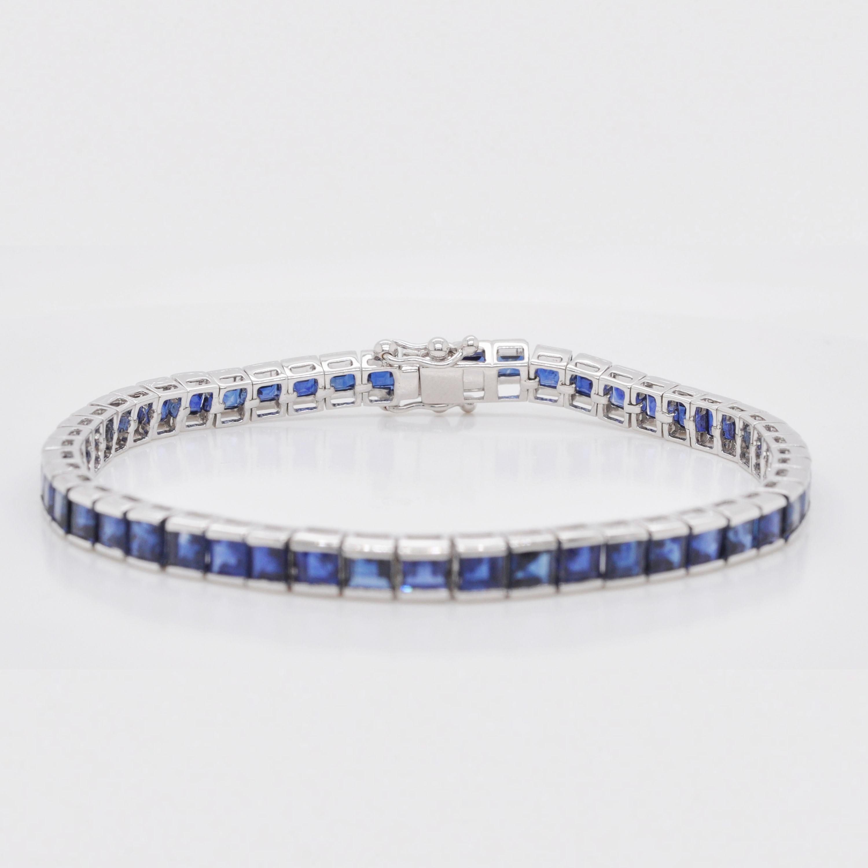 Modern 18 Karat White Gold Natural Blue Sapphire Square Tennis Line Bracelet For Sale